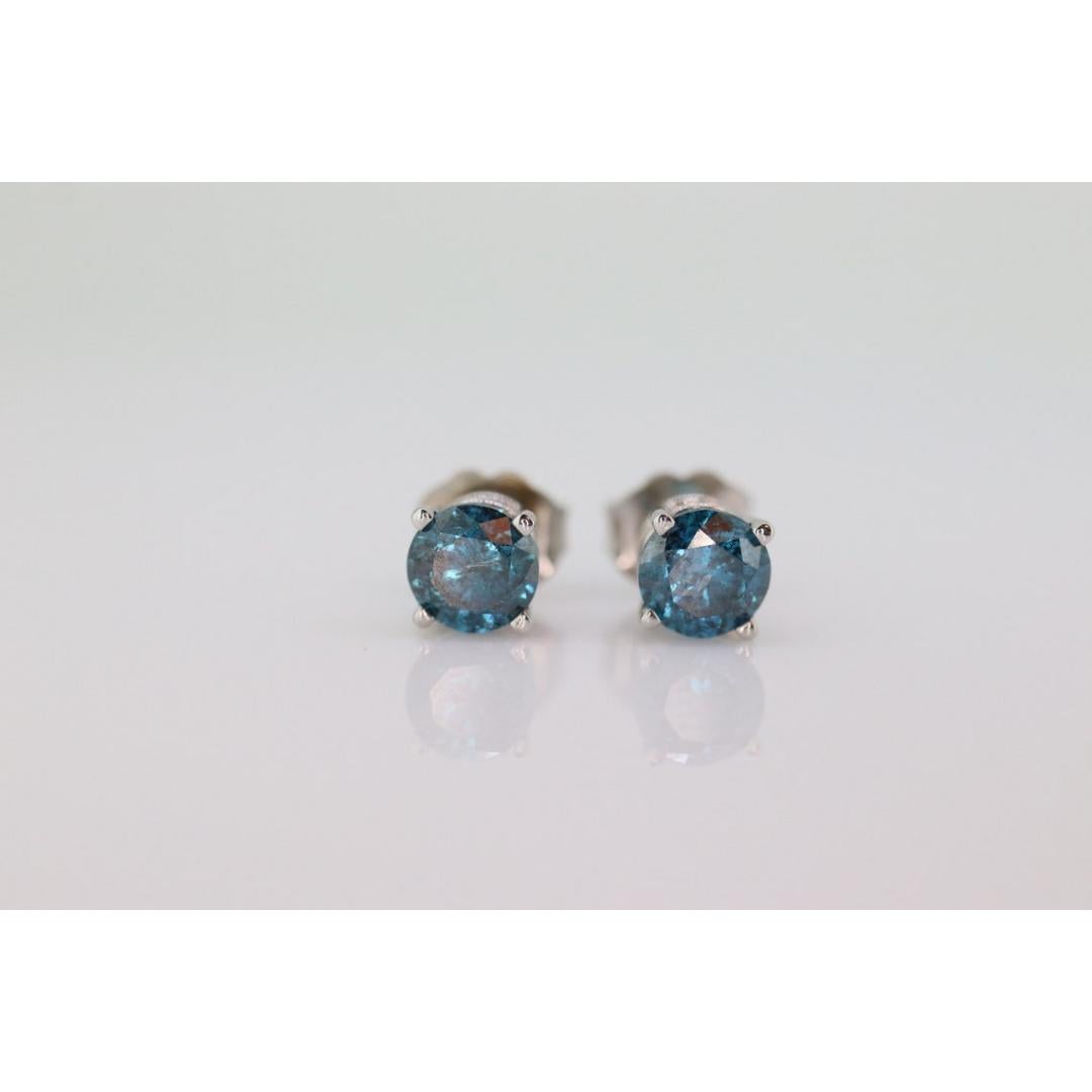 Pendientes de oro de 14 quilates con diamantes AZUL 1ctw. Solitario de diamante AZUL de oro blanco de 14k en venta 1