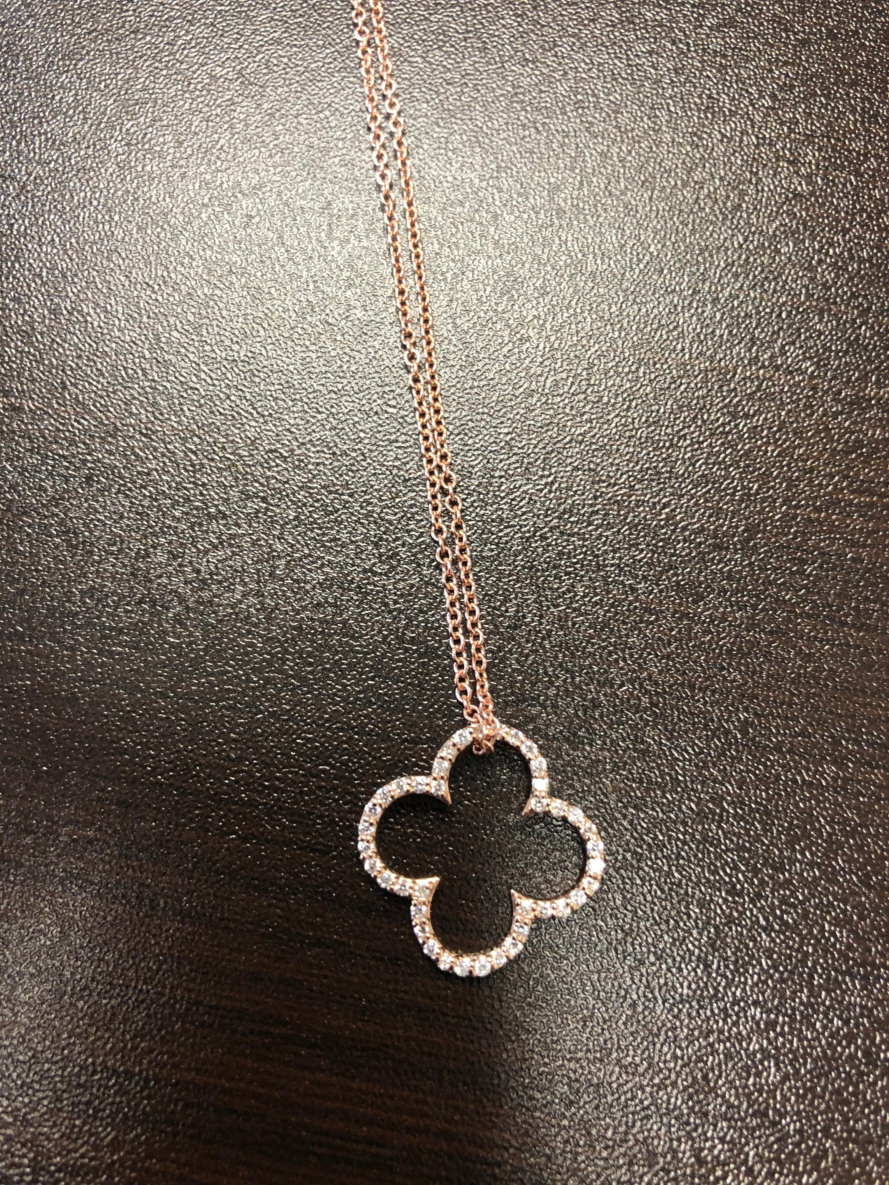 clover shape necklace