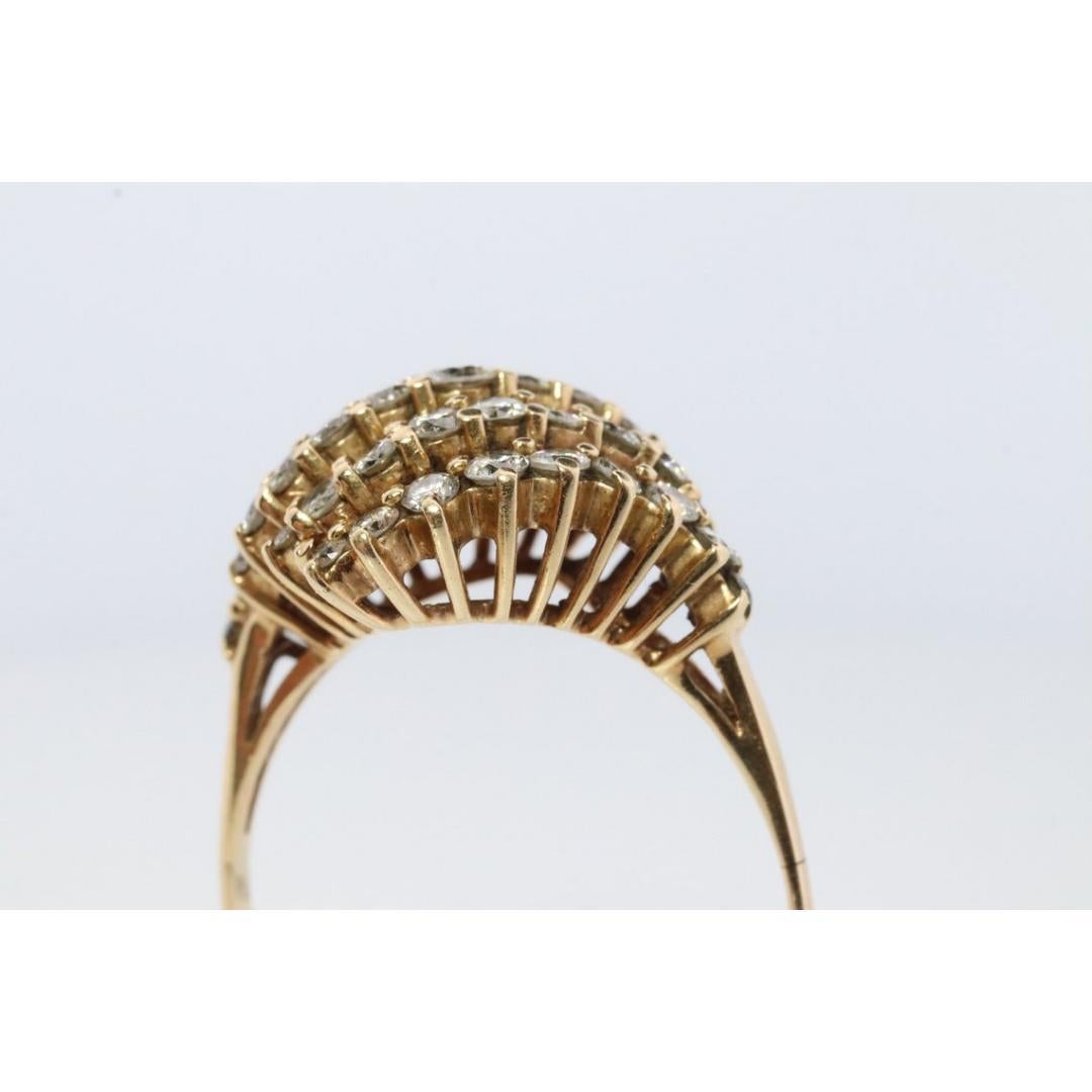 14k Diamant Cluster Bombe Dome Ring. Contemporary Diamond cluster dome cocktail Damen im Angebot