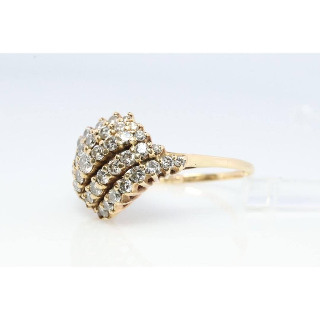 14k Diamant Cluster Bombe Dome Ring. Contemporary Diamond cluster dome cocktail im Angebot 1
