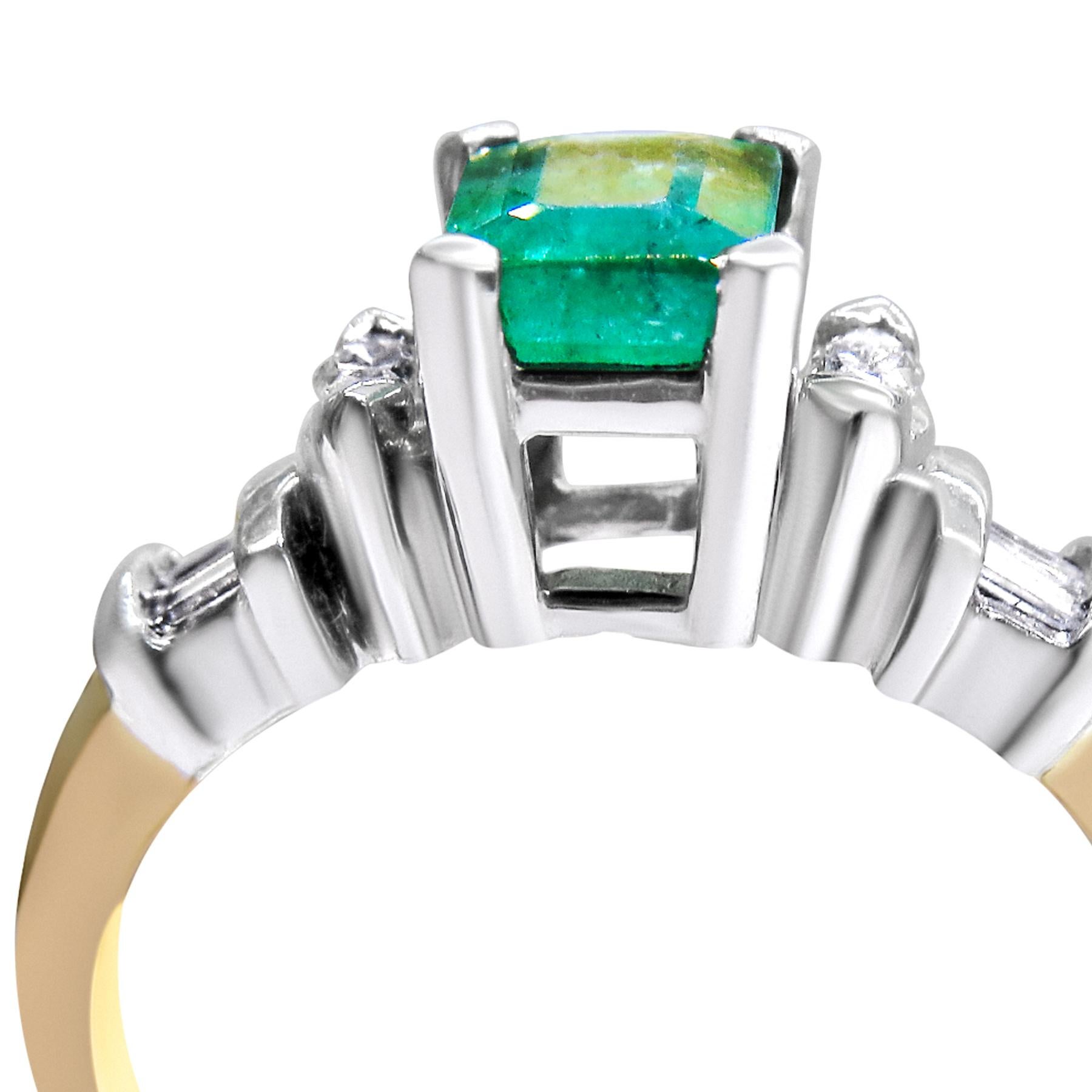 14 Karat Diamond and Colombian Emerald Ladies Ring In New Condition For Sale In Jackson Heights, NY