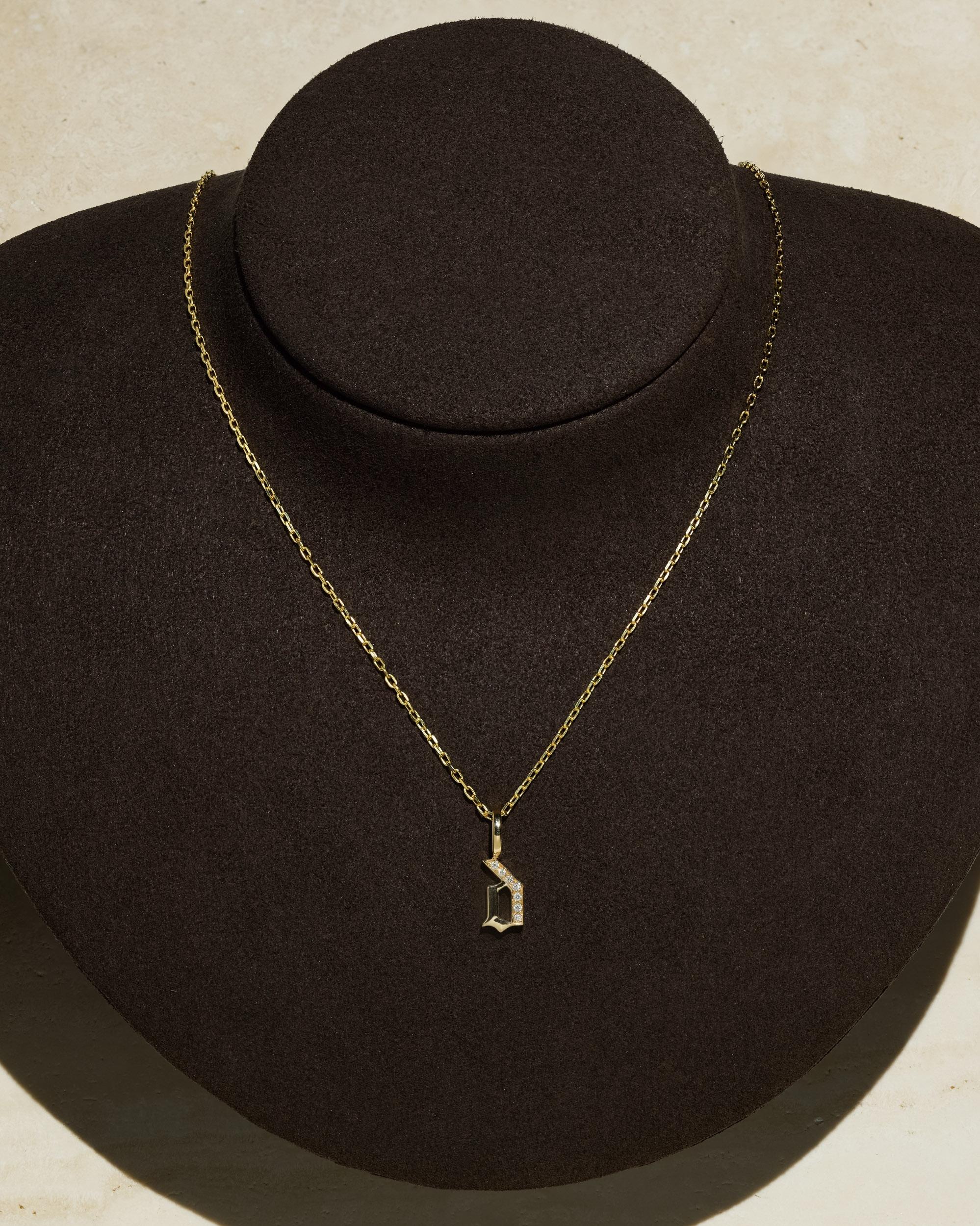 Moderne Pendentif en or 14k avec diamant pour l'initiale 