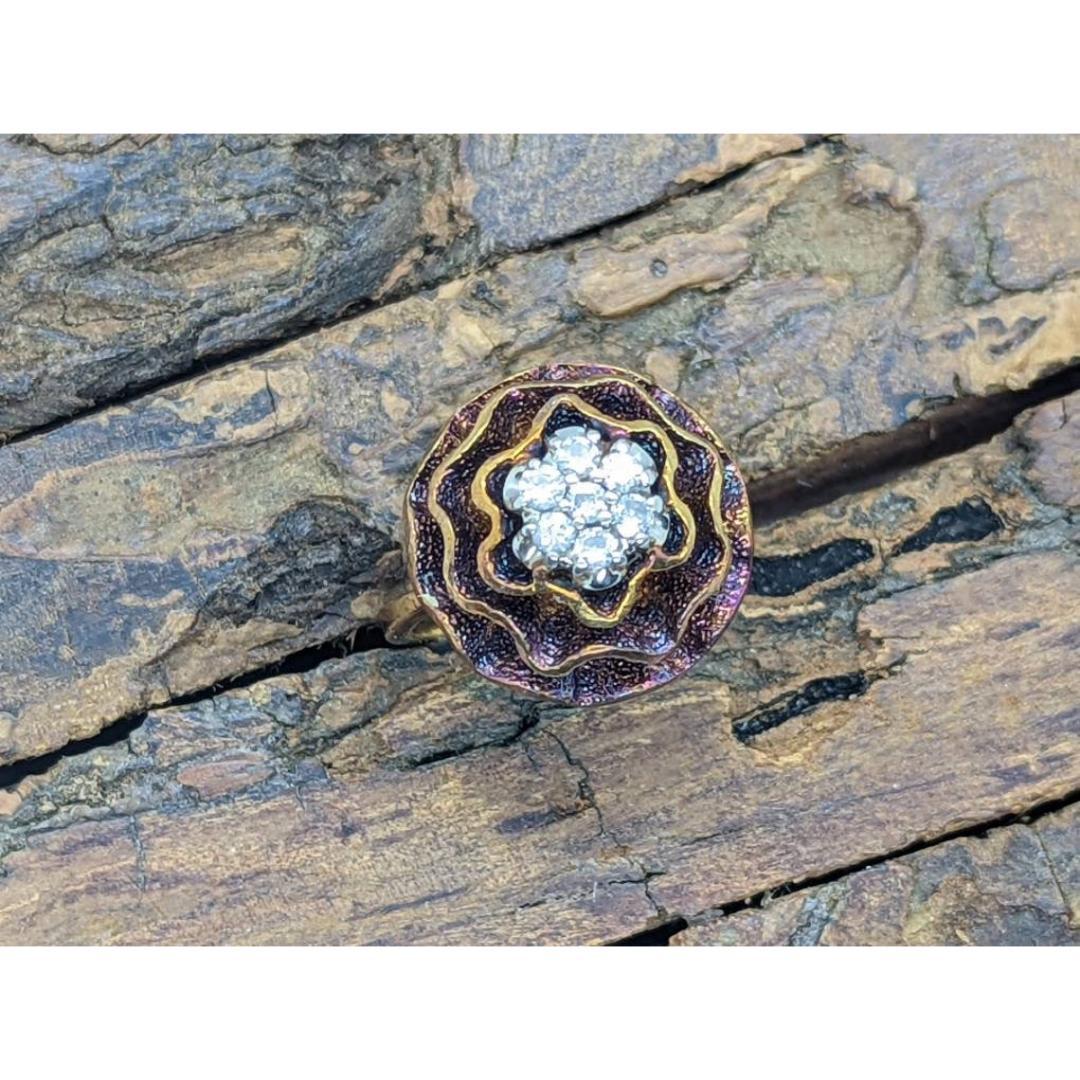 14k Diamond Daisy Flower Petal Ring. Heat bluing 14k Gold Rose Petal diamonds In Good Condition For Sale In Port Charlotte, FL