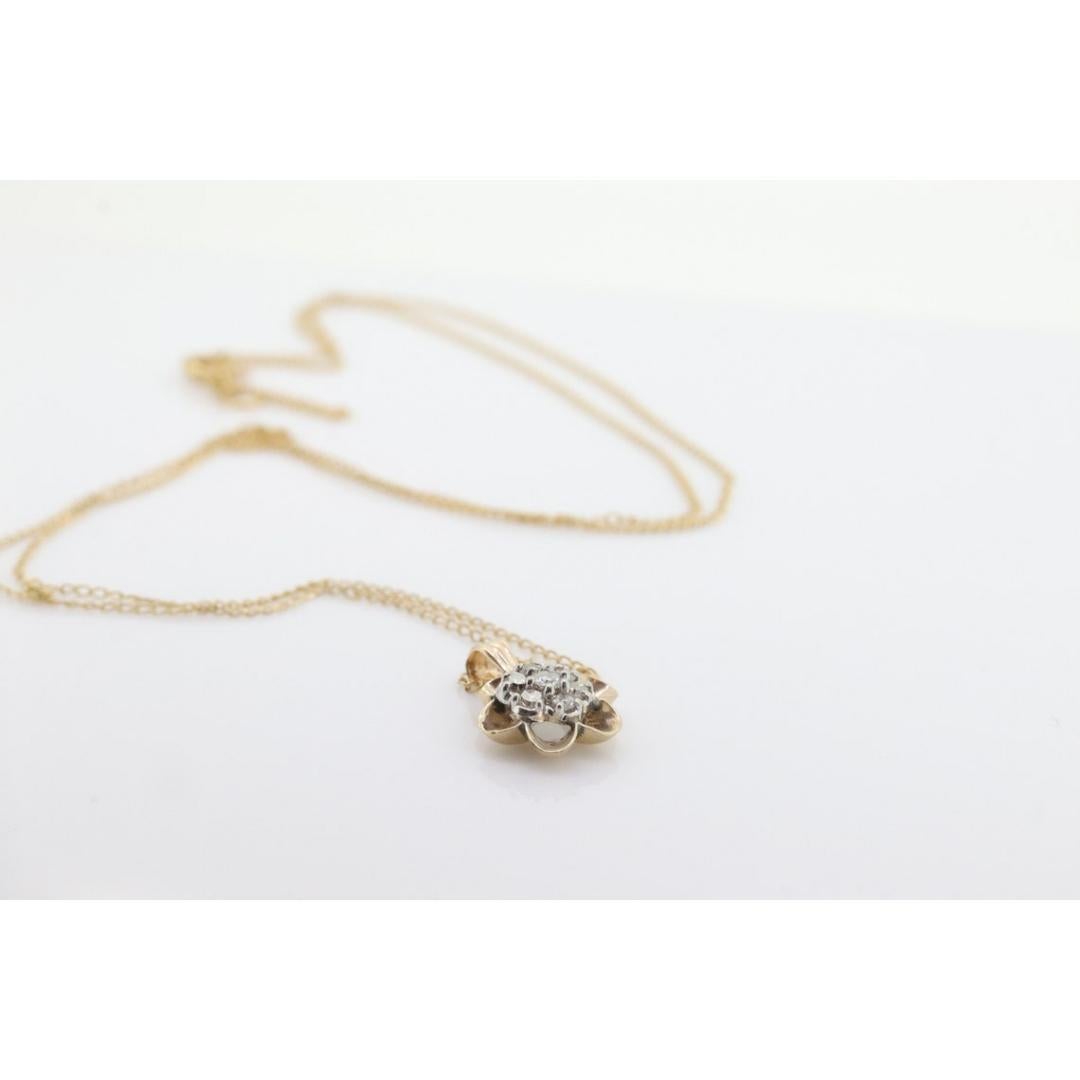 Vintage
Materials: Stone
Gemstone: Diamond

Style: Minimalist

14k Yellow Gold Diamond Daisy cluster pendant

1.8mm diamonds est. 0.20ctw color G SI clarity
Daisy pattern setting
1mm 14k cable chain necklace 20in length
1.3gram total weight
9mm wide