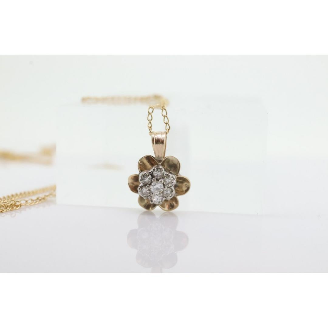 14k Diamond DAISY Pendant. 14k Diamond Daisy Buttercup flower pendant necklace In Good Condition For Sale In Port Charlotte, FL