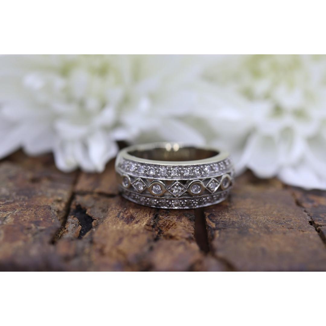 Bandeau Dome en diamant 14k. Bague en filigrane de diamants avec détails complexes Bague à volute ouverte. Lunette en vente 6