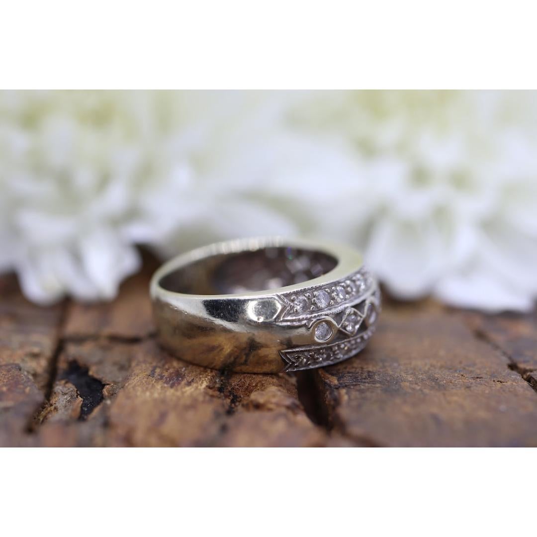 Bandeau Dome en diamant 14k. Bague en filigrane de diamants avec détails complexes Bague à volute ouverte. Lunette en vente 5