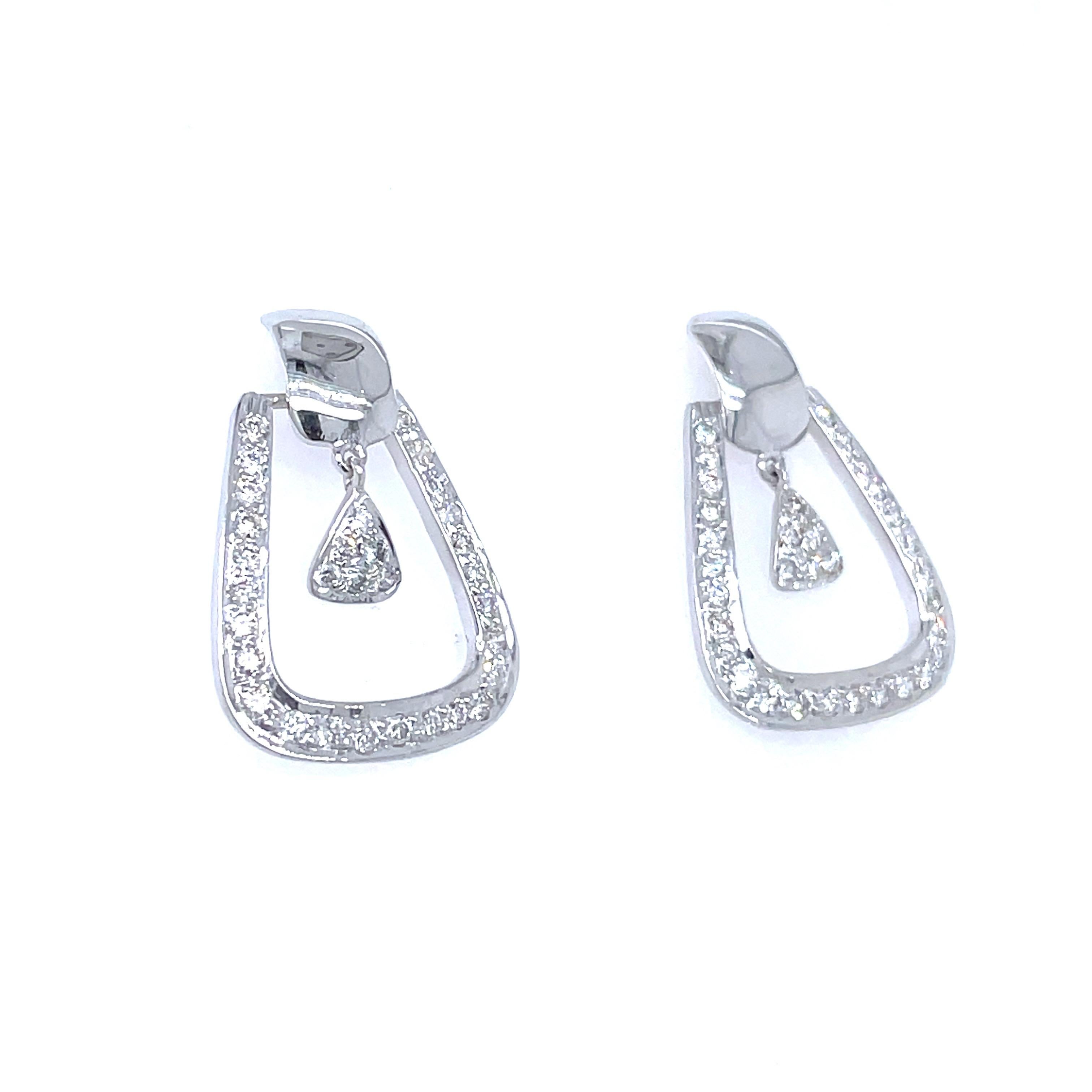 Taille brillant Boucles d'oreilles pendantes en diamant 14K  en vente