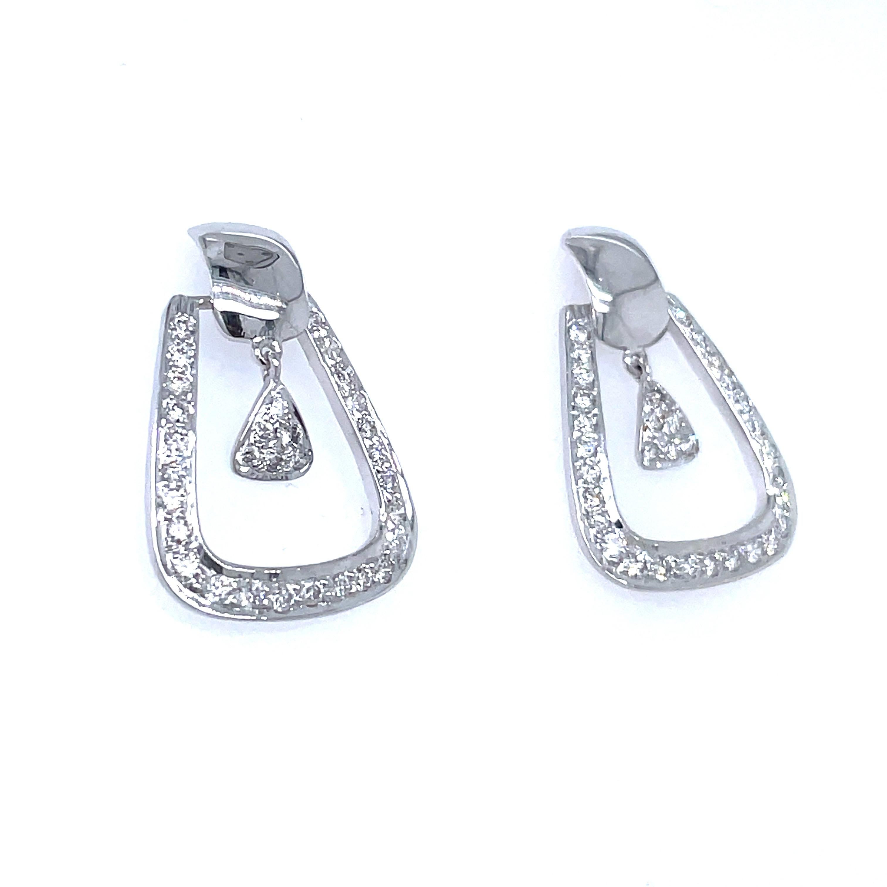 Boucles d'oreilles pendantes en diamant 14K  Pour femmes en vente