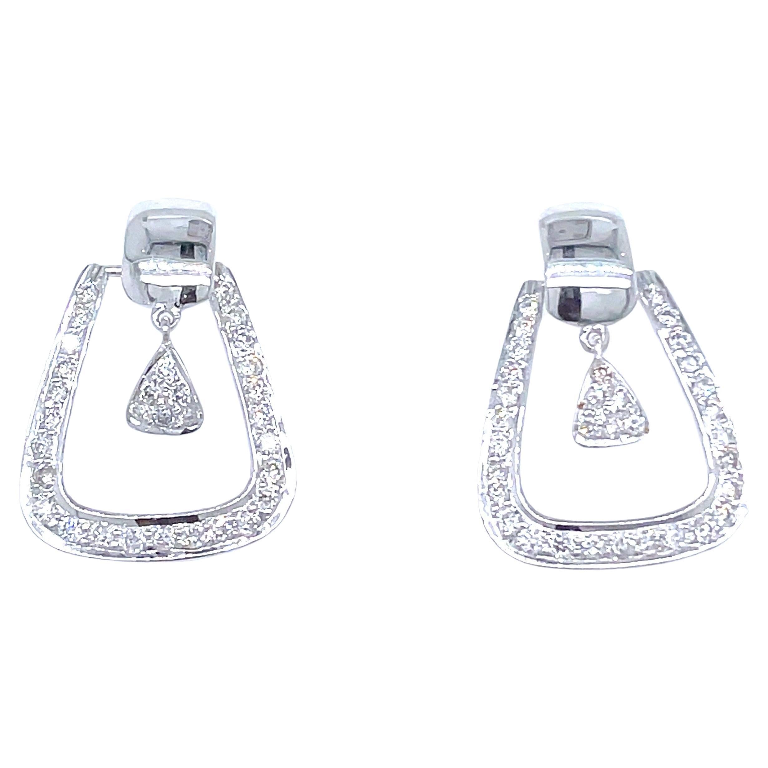 Boucles d'oreilles pendantes en diamant 14K  en vente