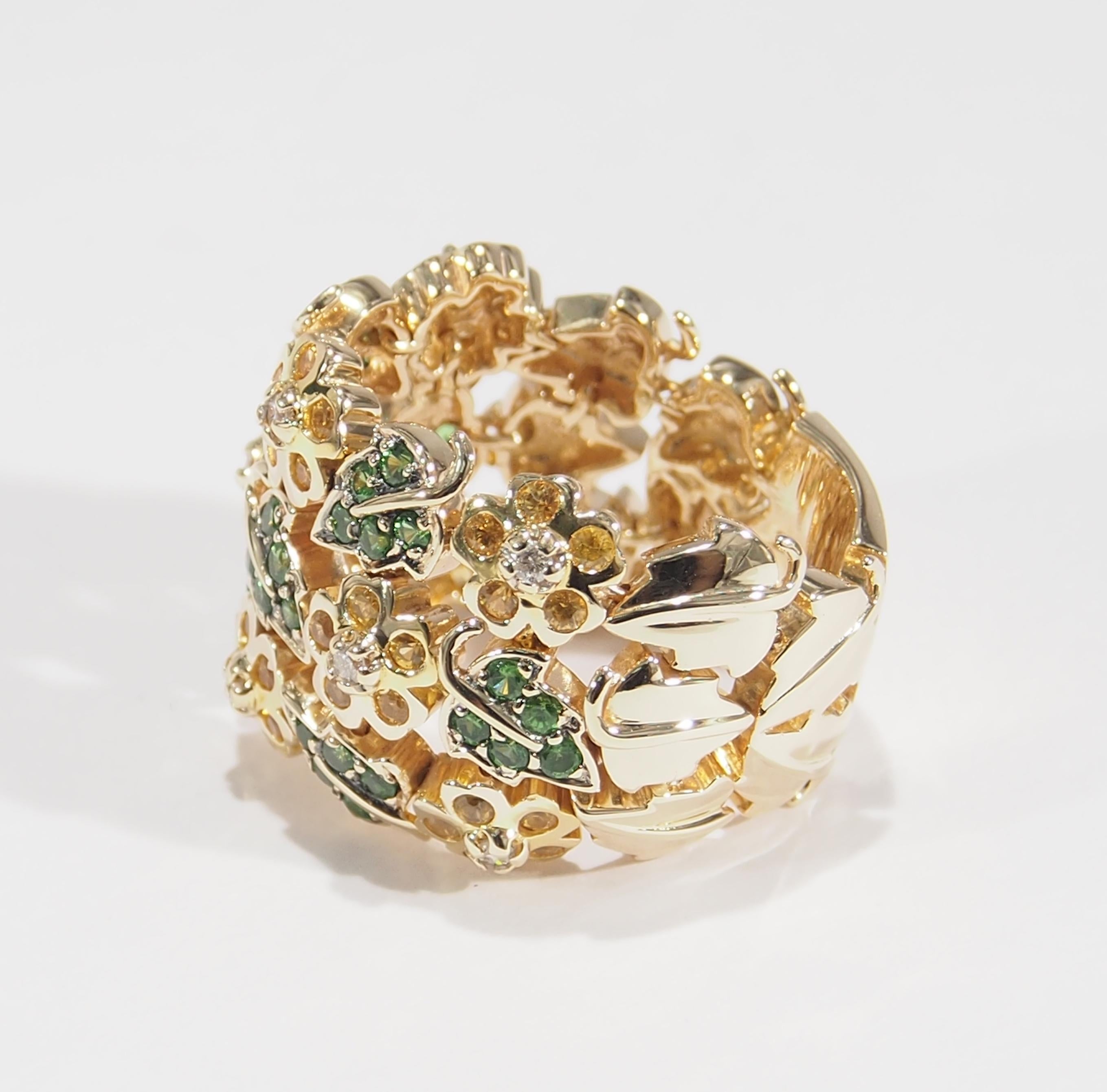 14 Karat Diamond Emerald Ring Motif Flexible Yellow Gold In Good Condition For Sale In Boca Raton, FL