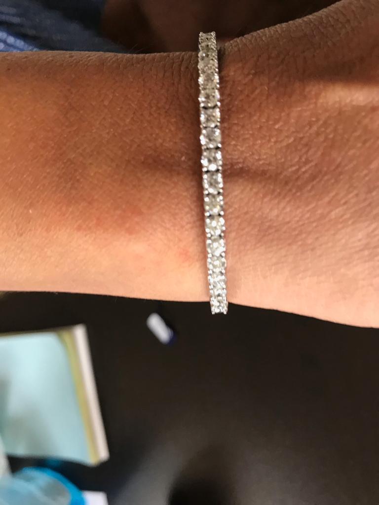 Flexible diamond bangle set in 14K white gold. The total weight of the bangle is 2.91 carats. Each stone weighs 0.14-0.15 carats approx. The color of the stones are G, the clarity is SI1. This bangle is manufactured in Italy.