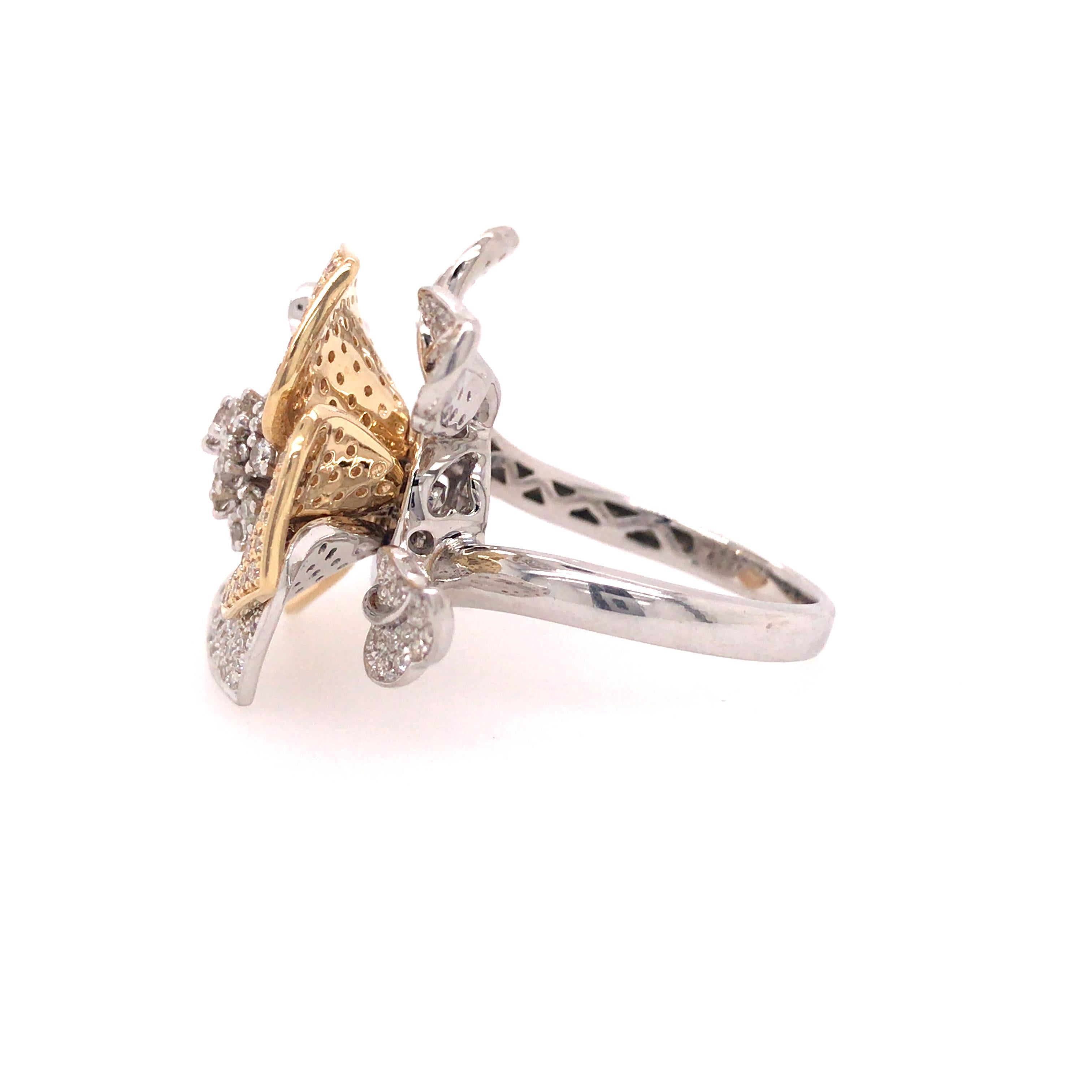 14K Diamond Flower Ring Two-Tone Gold In Good Condition In Boca Raton, FL