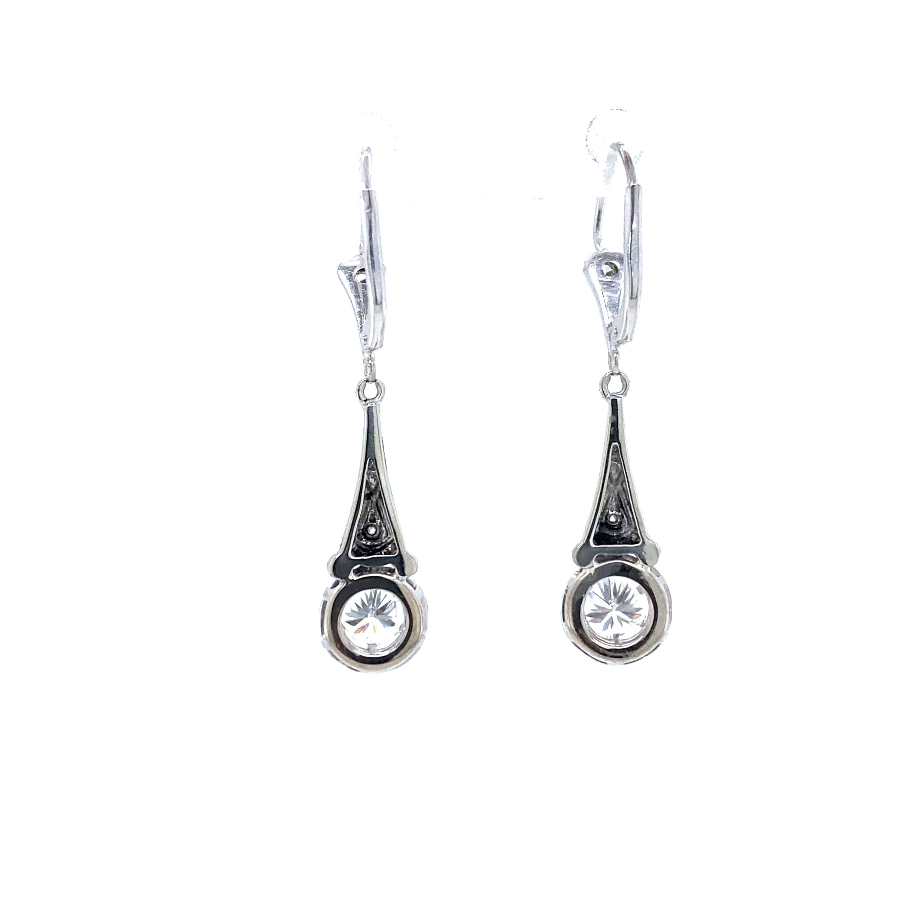 14k Diamond Hanging Earrings White Gold In Excellent Condition For Sale In Boca Raton, FL
