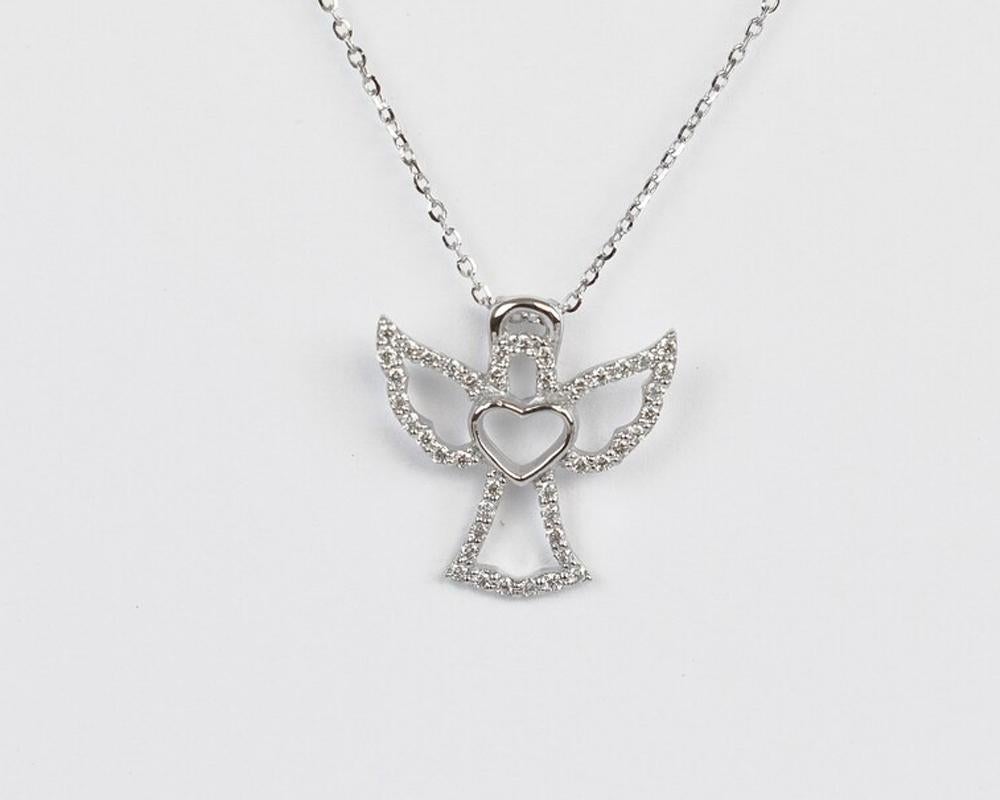 14k Gold Diamond Heart Angel Charm Pendent Necklace In New Condition For Sale In Bangkok, TH