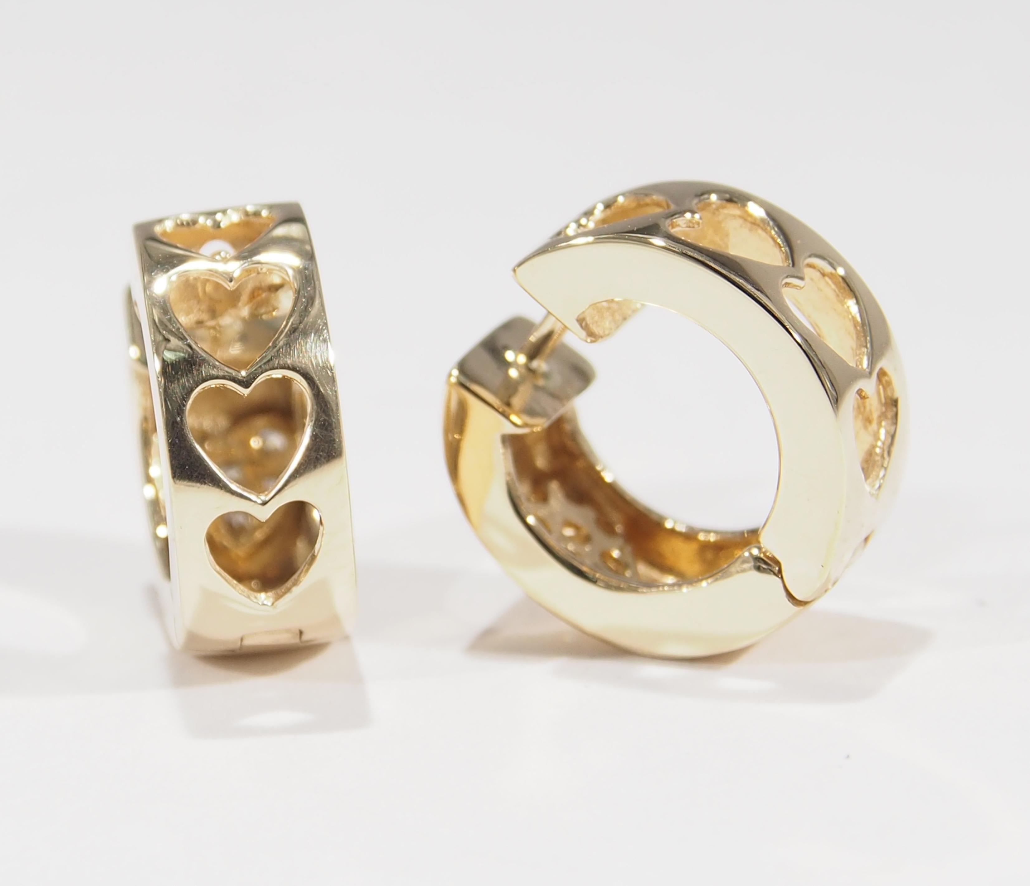 14 Karat Diamond Heart Hoop Earrings Yellow Gold 0.12 Carat In Good Condition In Boca Raton, FL