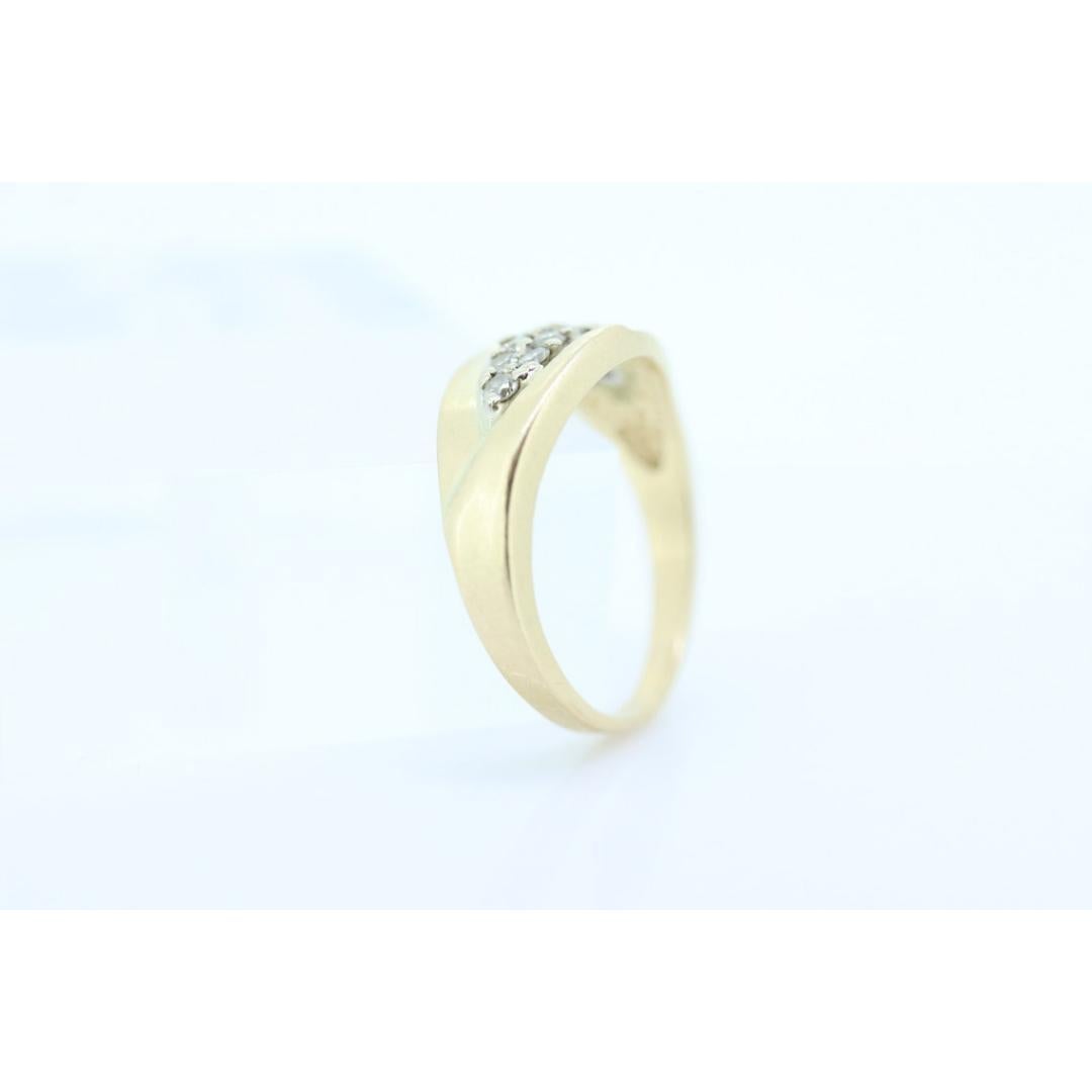 14k Diamond Pave Encrusted Band. Women or Men Diamond Dome Bombe Cluster band In Good Condition For Sale In Port Charlotte, FL