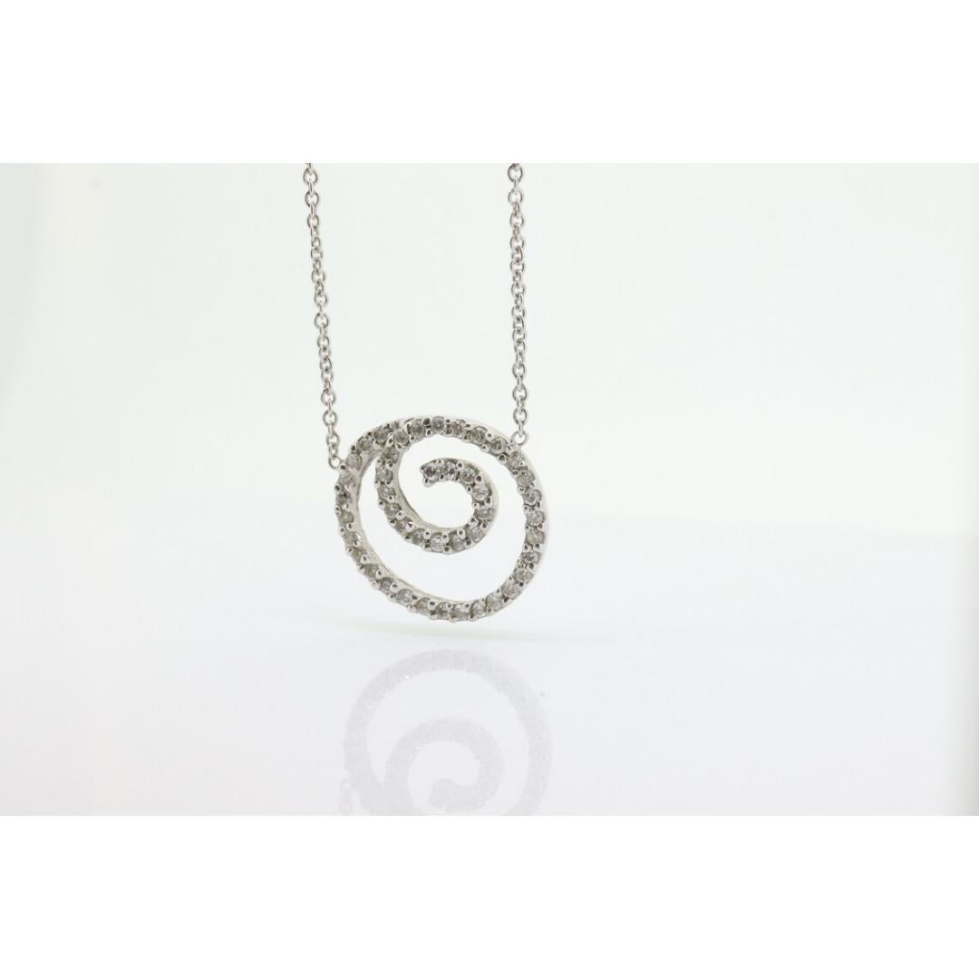 Vintage
MATERIAL : Or

Pierre précieuse : Diamant

Pendentif en forme de spirale, beau et significatif. Pendentif Cercle de vie ou Pendentif éternel en diamant. Pendentif entièrement serti de diamants étincelants. C'est un excellent cadeau pour
