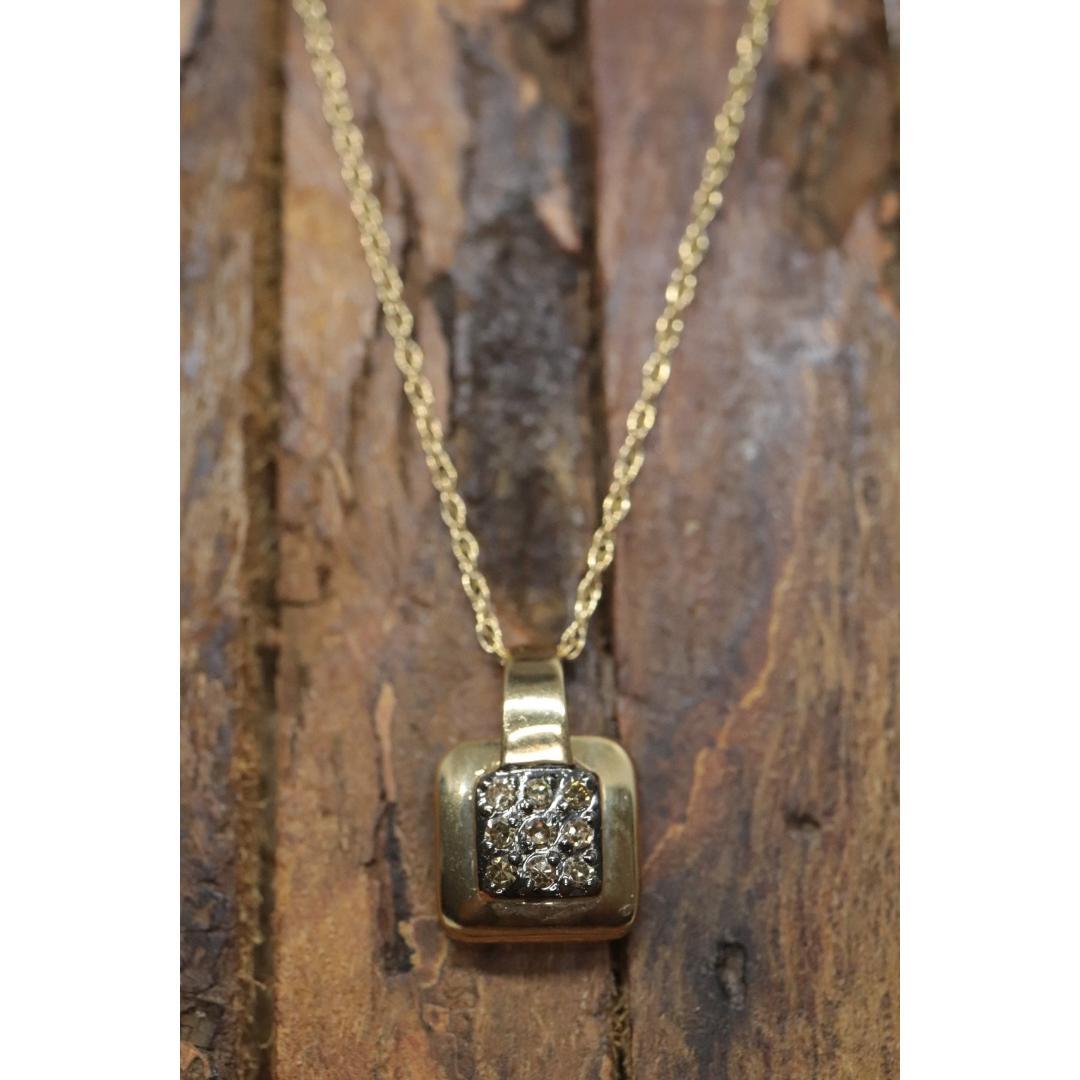 Ciondolo e collana quadrata con pavé di diamanti 14k. in vendita 6