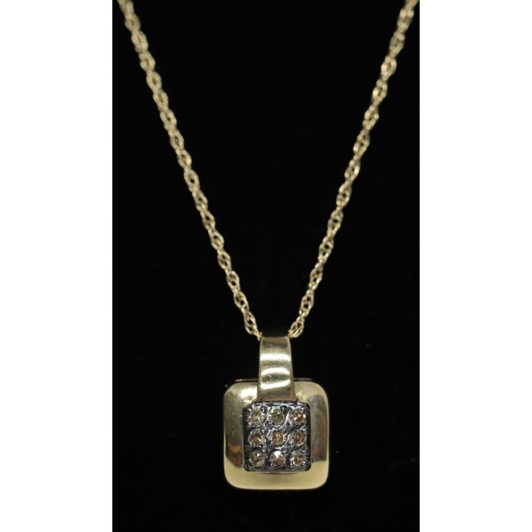 Ciondolo e collana quadrata con pavé di diamanti 14k. in vendita 3