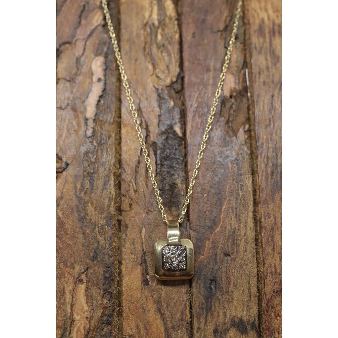 Ciondolo e collana quadrata con pavé di diamanti 14k. in vendita 4