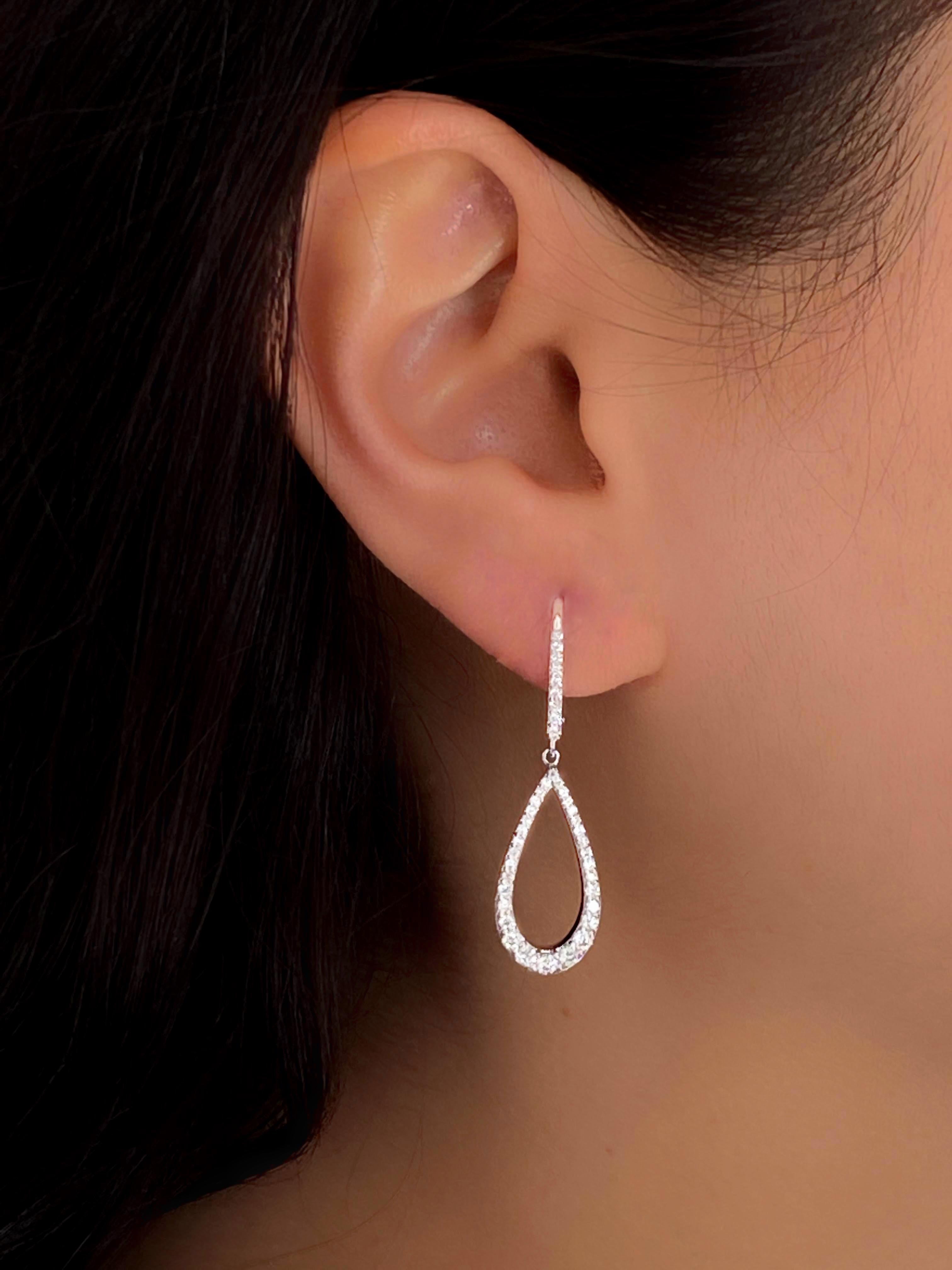 Round Cut 14K Diamond Pear Drop Earrings For Sale