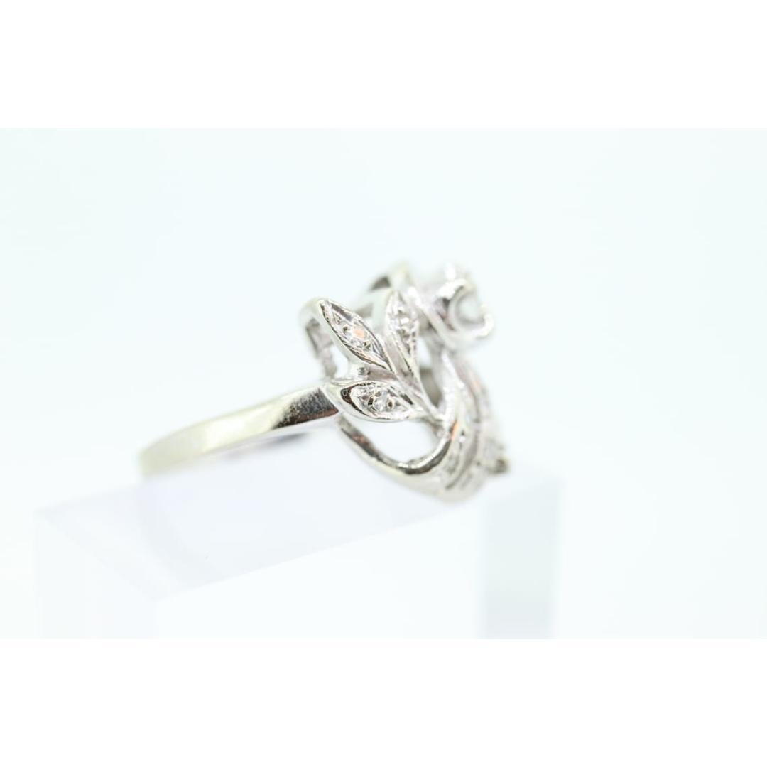 Round Cut 14k Diamond Ring. Leaf Setting Diamond with accents. Diamond Bow Love Knot ring. For Sale