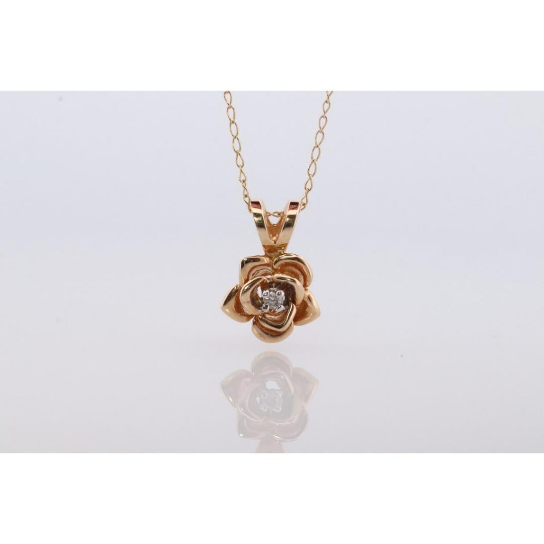 Vintage
Materials: Stone
Gemstone: Diamond

Style: Minimalist

14k Yellow Gold Diamond solitaire Rose pendant

1.8mm diamond
Prong setting
1mm 14k cable chain necklace 17in length
1.4gram total weight
9mm by 13mm pendant