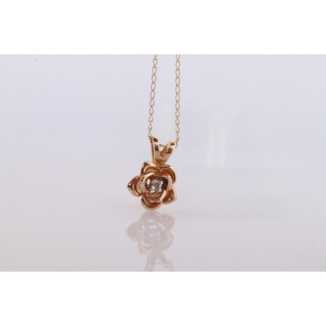 14k Diamond Rose Flower Pendant. 14k Diamond Daisy Rose flower pendant necklace In Good Condition For Sale In Port Charlotte, FL