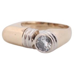 14k Diamant Solitär flacher Siegelring. Diamant-Lünette in Siegelband gefasst. Rosa