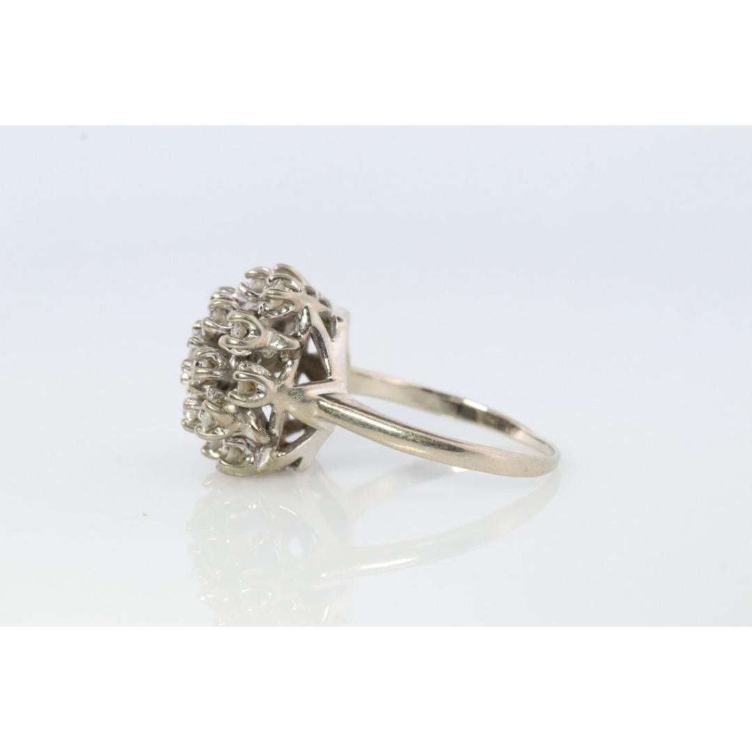 Anello a fiore rotondo SunBurst STARBURST con diamante 14k. Diamante rotondo a grappolo waterfal in vendita 1