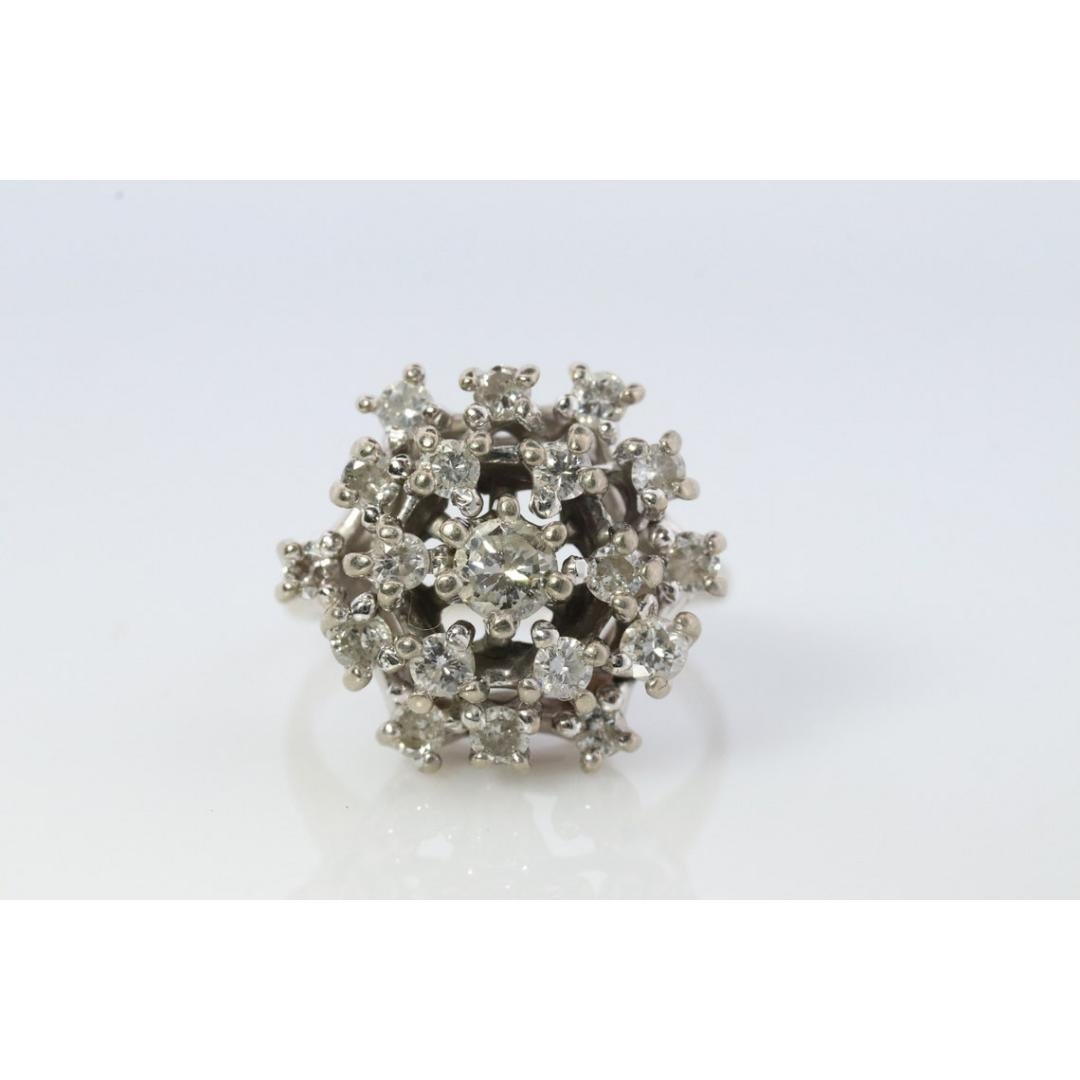 Anello a fiore rotondo SunBurst STARBURST con diamante 14k. Diamante rotondo a grappolo waterfal in vendita 4