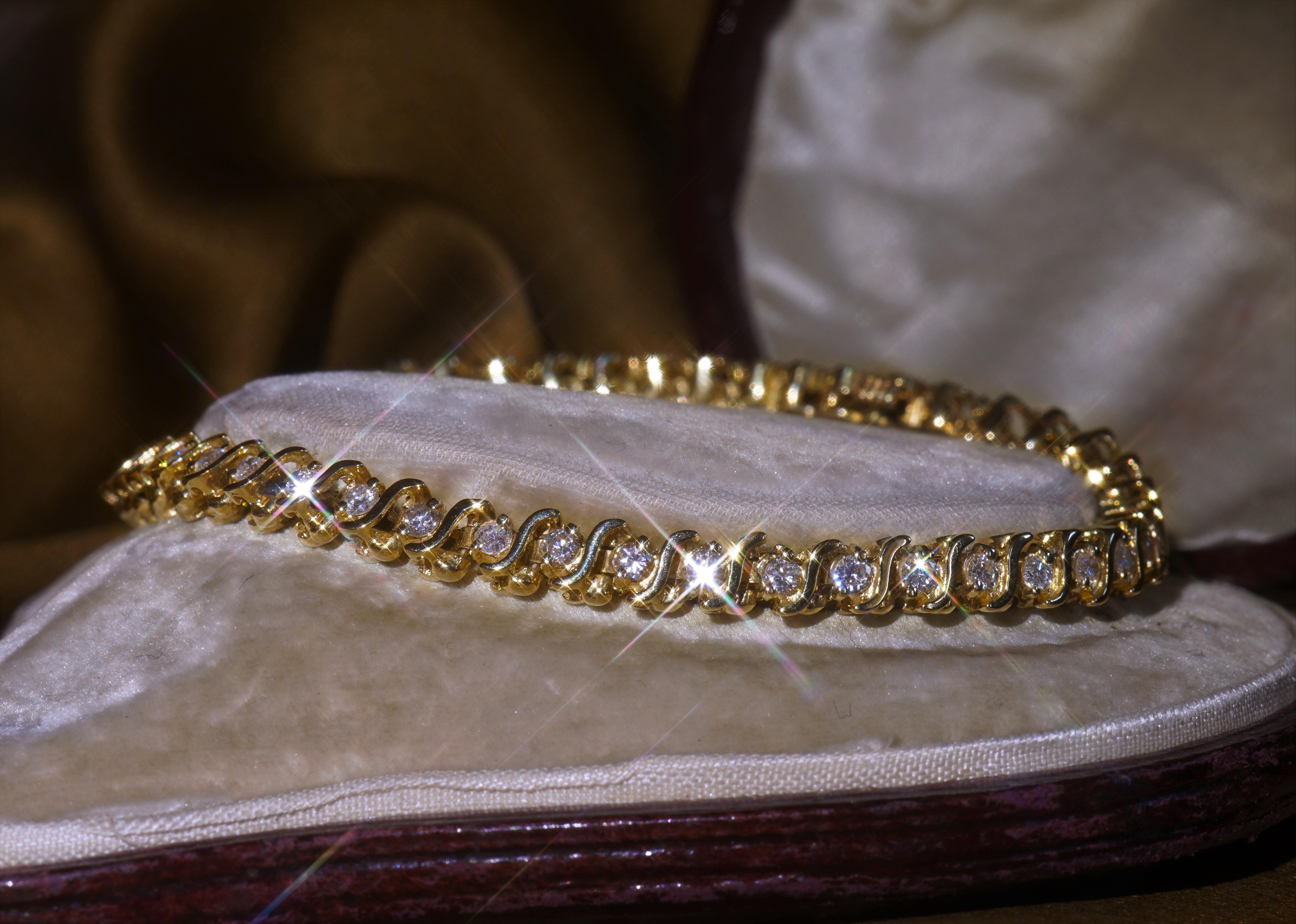 Bracelet tennis vintage en or jaune massif 14 carats de qualité VS 3,02 carats Bon état - En vente à Sylvania, GA
