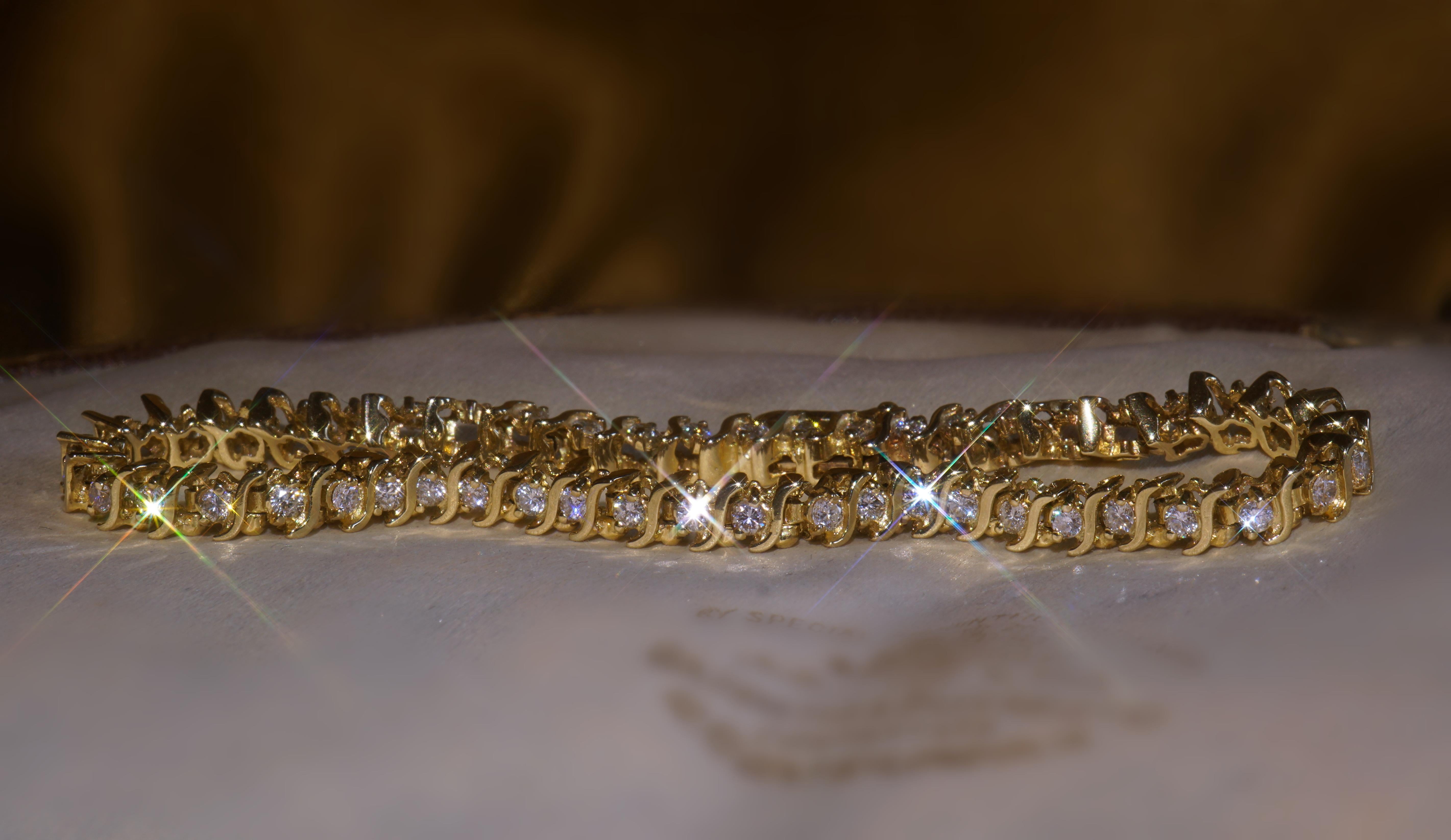 Bracelet tennis vintage en or jaune massif 14 carats de qualité VS 3,02 carats Unisexe en vente