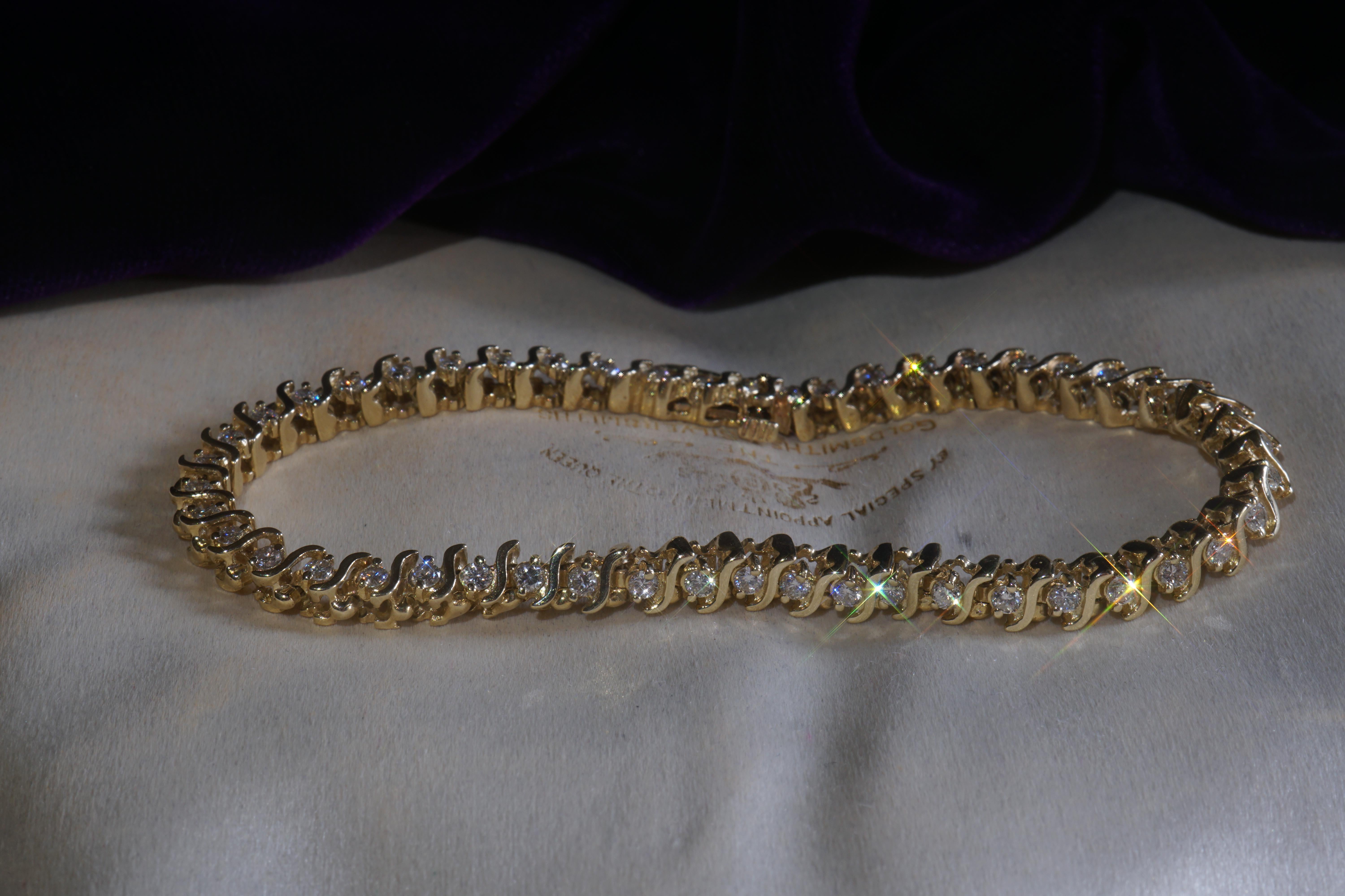 Bracelet tennis vintage en or jaune massif 14 carats de qualité VS 3,02 carats en vente 2