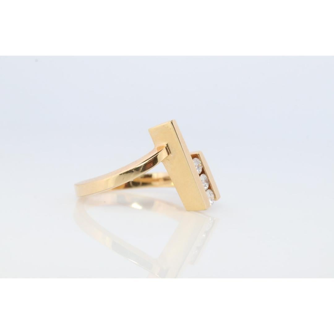 Vintage from the 1980s
Materials: Stone
Gemstone: Diamond
Gem color: Colorless
Band color: Gold

Style: Minimalist

Unique diamond band. Half Eternity/infinity ring bypass ring. Tension set diamonds

Details:
4.3grams total weight
5.75 size Can be