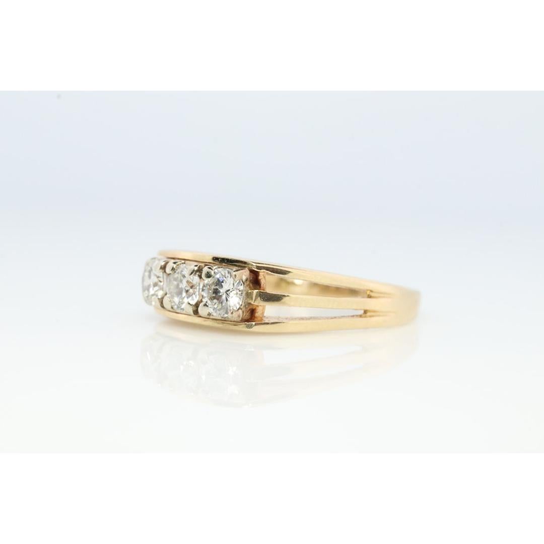 Anello Trio con diamanti 14k. Anello TRILOGY a 3 pietre con diamante da 1/2ctws. Anello di fidanzamento. In condizioni buone in vendita a Port Charlotte, FL