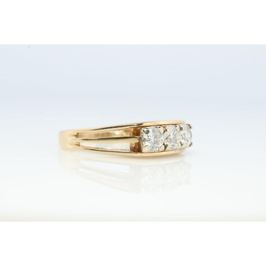 Anello Trio con diamanti 14k. Anello TRILOGY a 3 pietre con diamante da 1/2ctws. Anello di fidanzamento. in vendita 4
