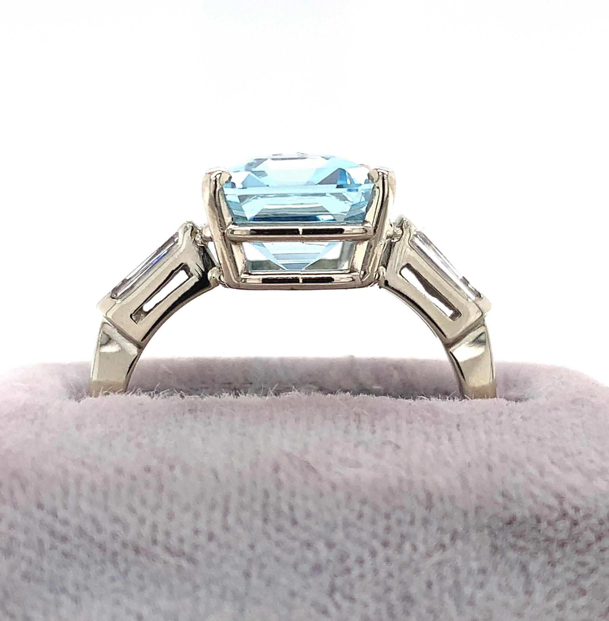 14K Emerald Cut 4.51ct Aquamarine Ring In Excellent Condition In Big Bend, WI