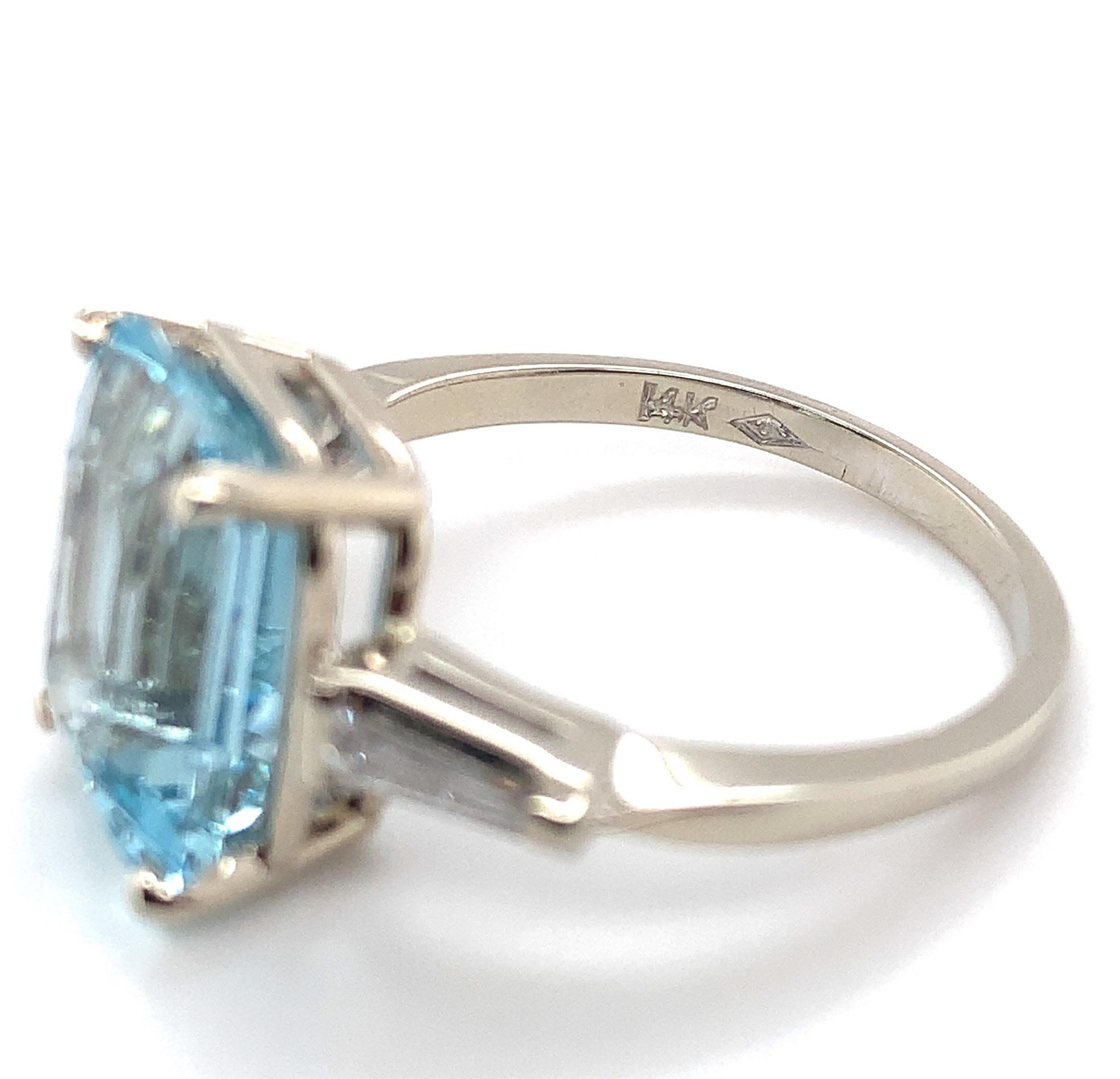 14 Karat Aquamarin-Ring mit 4,51 Karat im Smaragdschliff Damen