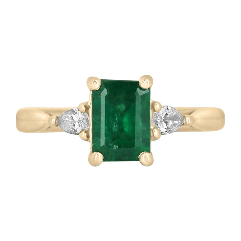 Bague en émeraude et diamants 14 carats, 1,22 ctw trois pierres, émeraude naturelle taille poire
