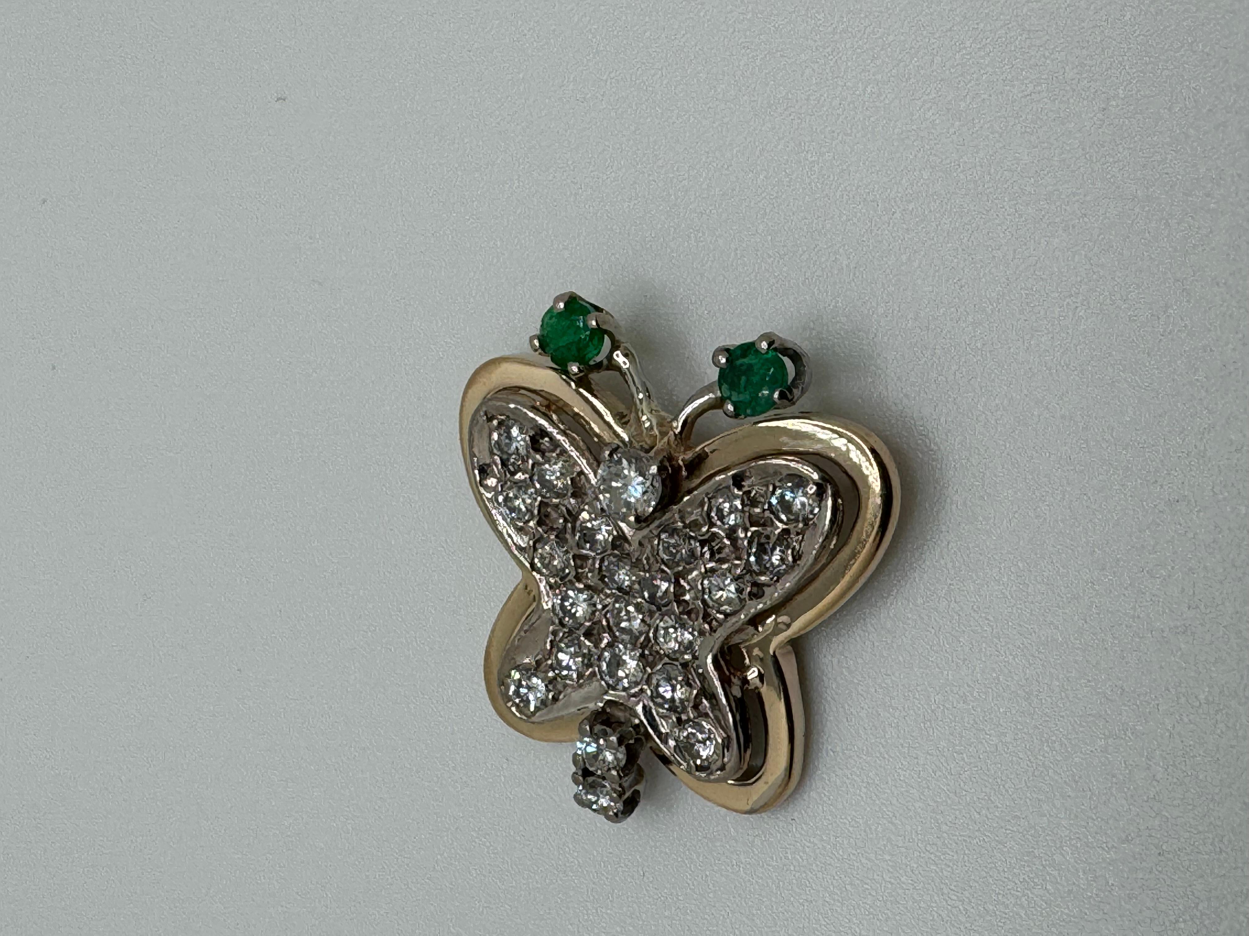 Ciondolo bicolore a forma di farfalla dagli occhi di smeraldo 14K In condizioni buone in vendita a Palm Desert, CA