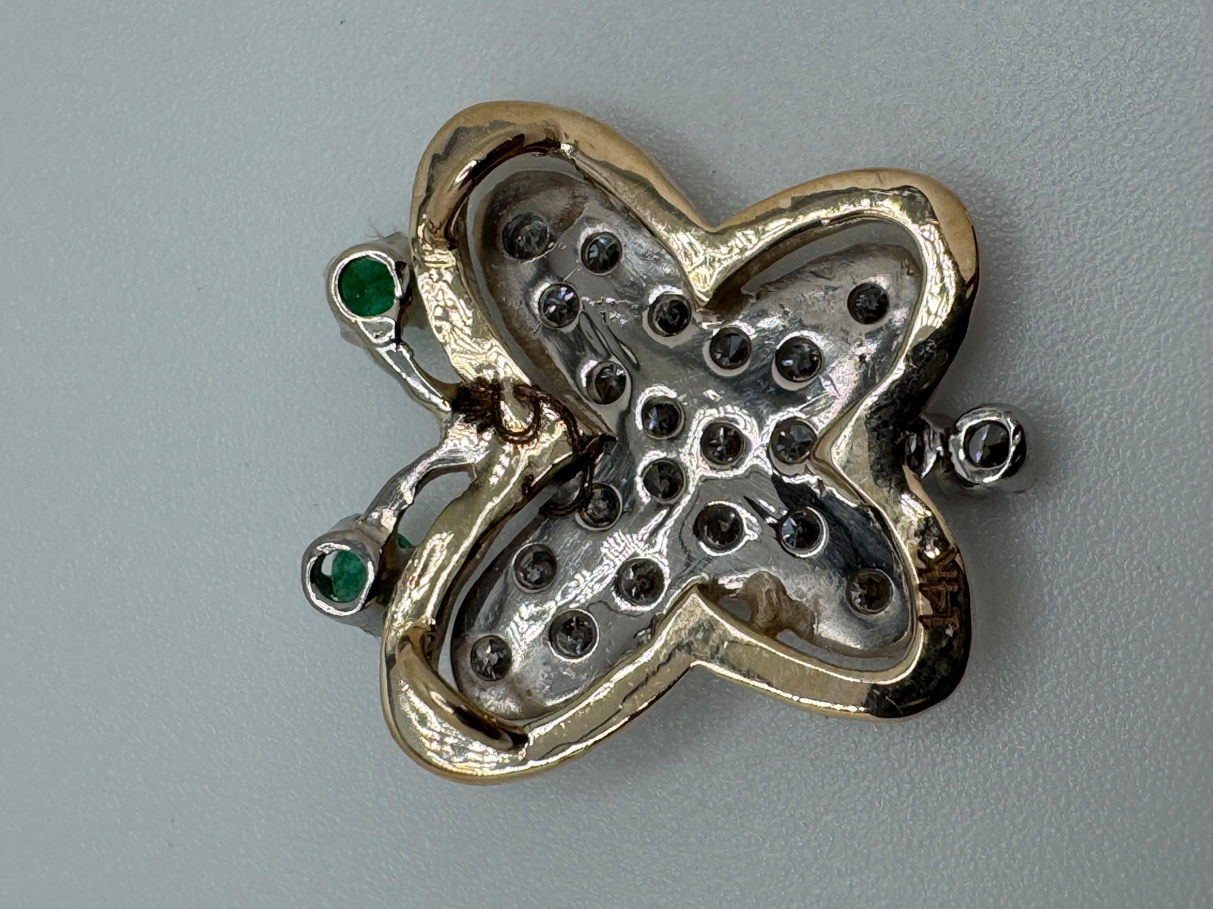 Ciondolo bicolore a forma di farfalla dagli occhi di smeraldo 14K in vendita 3