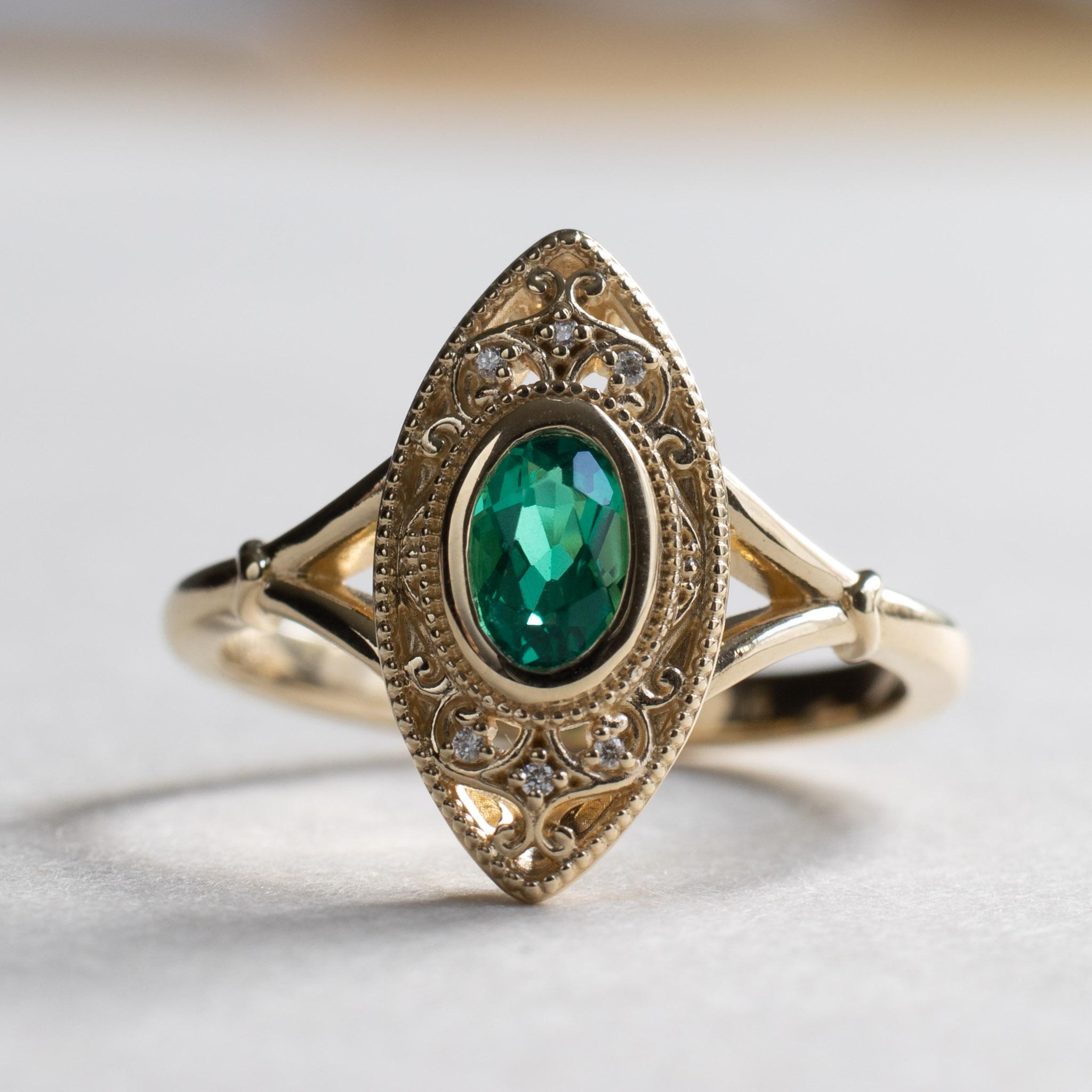 14k Emerald Gold Ring, Oval Emerald Ring In New Condition For Sale In Wallingford, CT