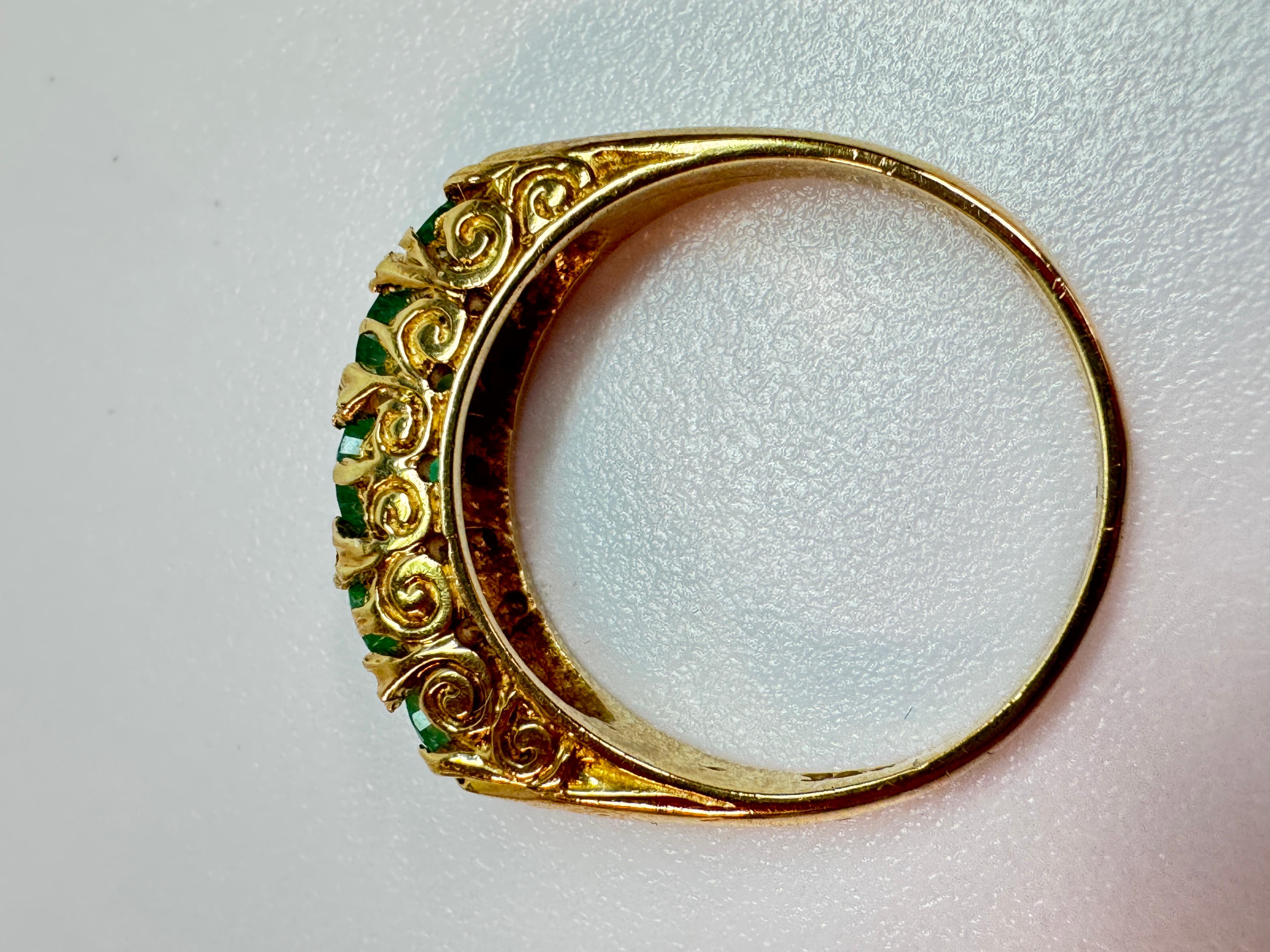 14K Emerald Ring in Art Deco Style For Sale 3