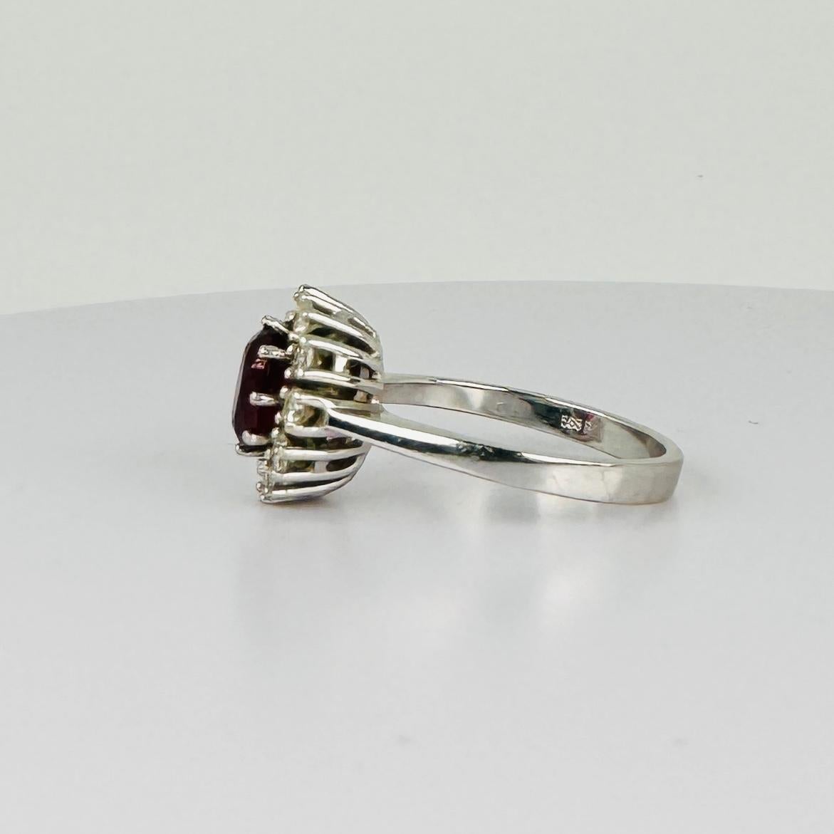14k entourage white gold ring with oval ruby with 10 diamonds 0.50 carat VSI 1