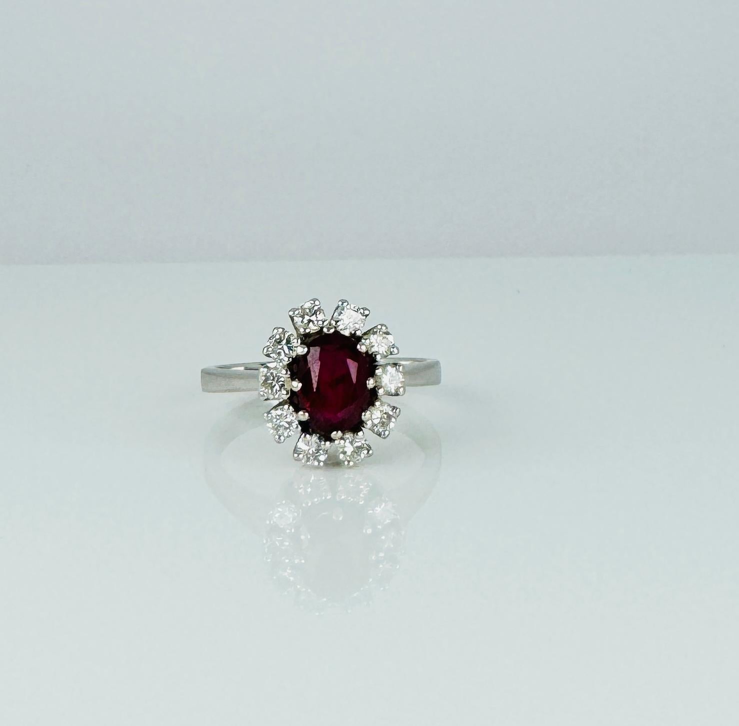 14k entourage white gold ring with oval ruby with 10 diamonds 0.50 carat VSI 5