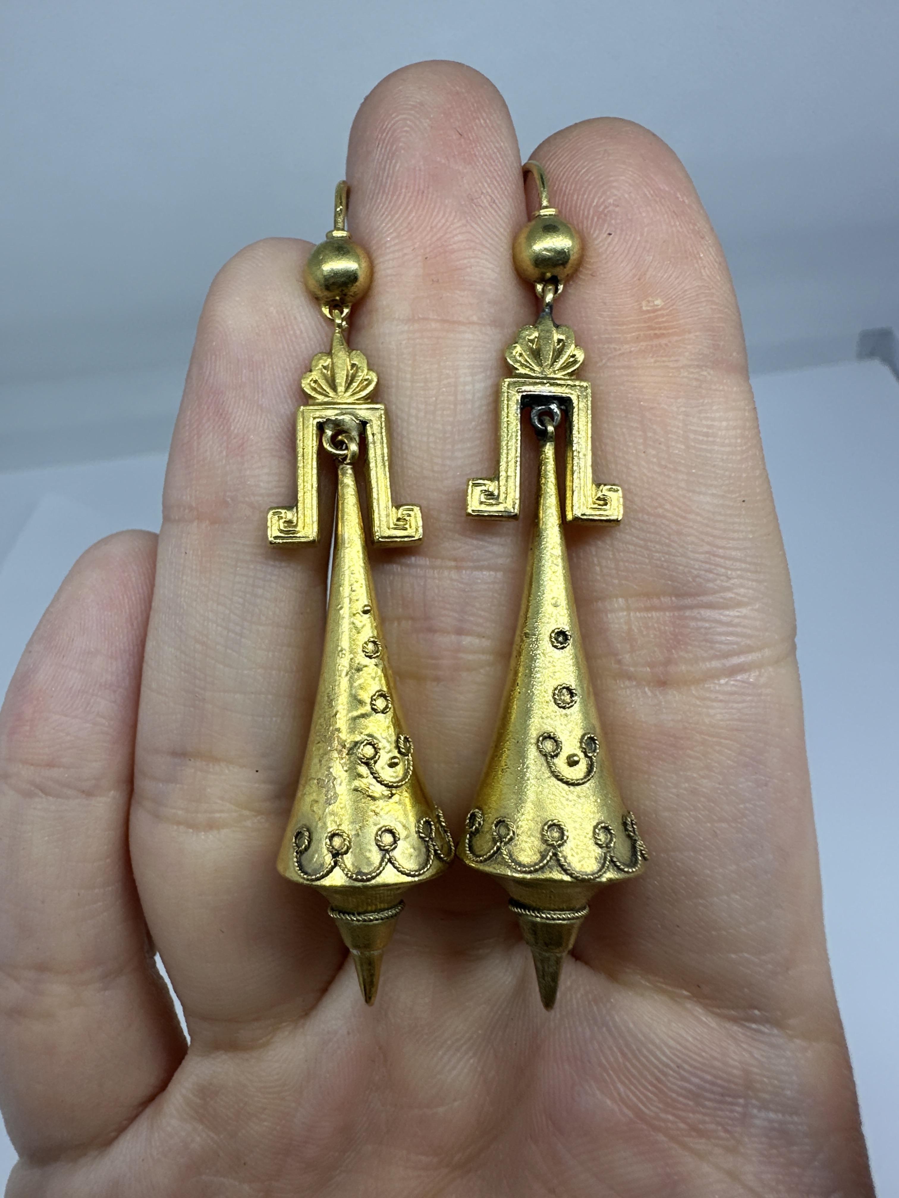 14k Etruscan Revival Gold Drop Earrings In Good Condition For Sale In New York, NY