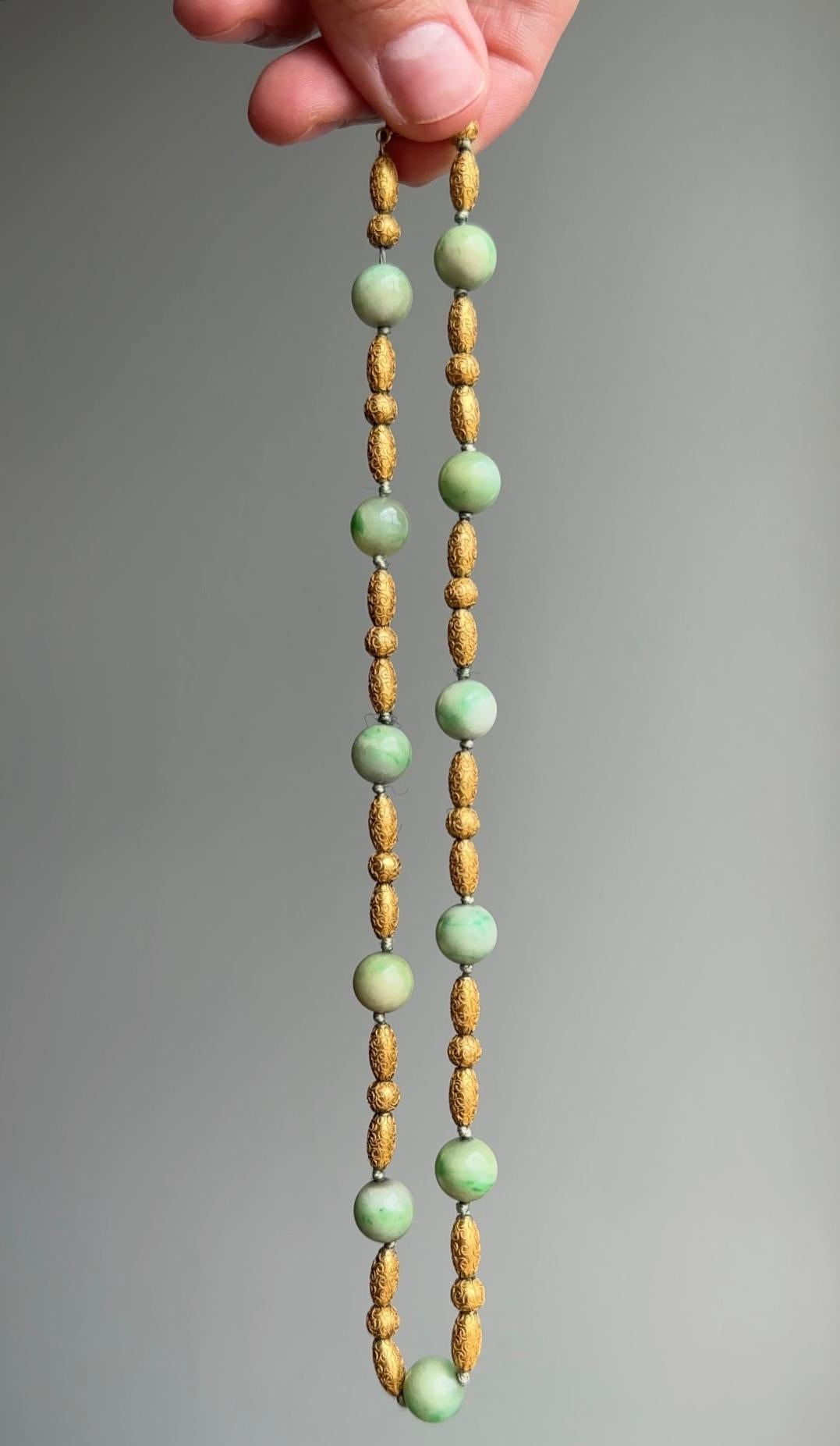 14K Etruskische Revival Halskette aus Jade und Gold mit Perlen im Zustand „Gut“ im Angebot in Hummelstown, PA