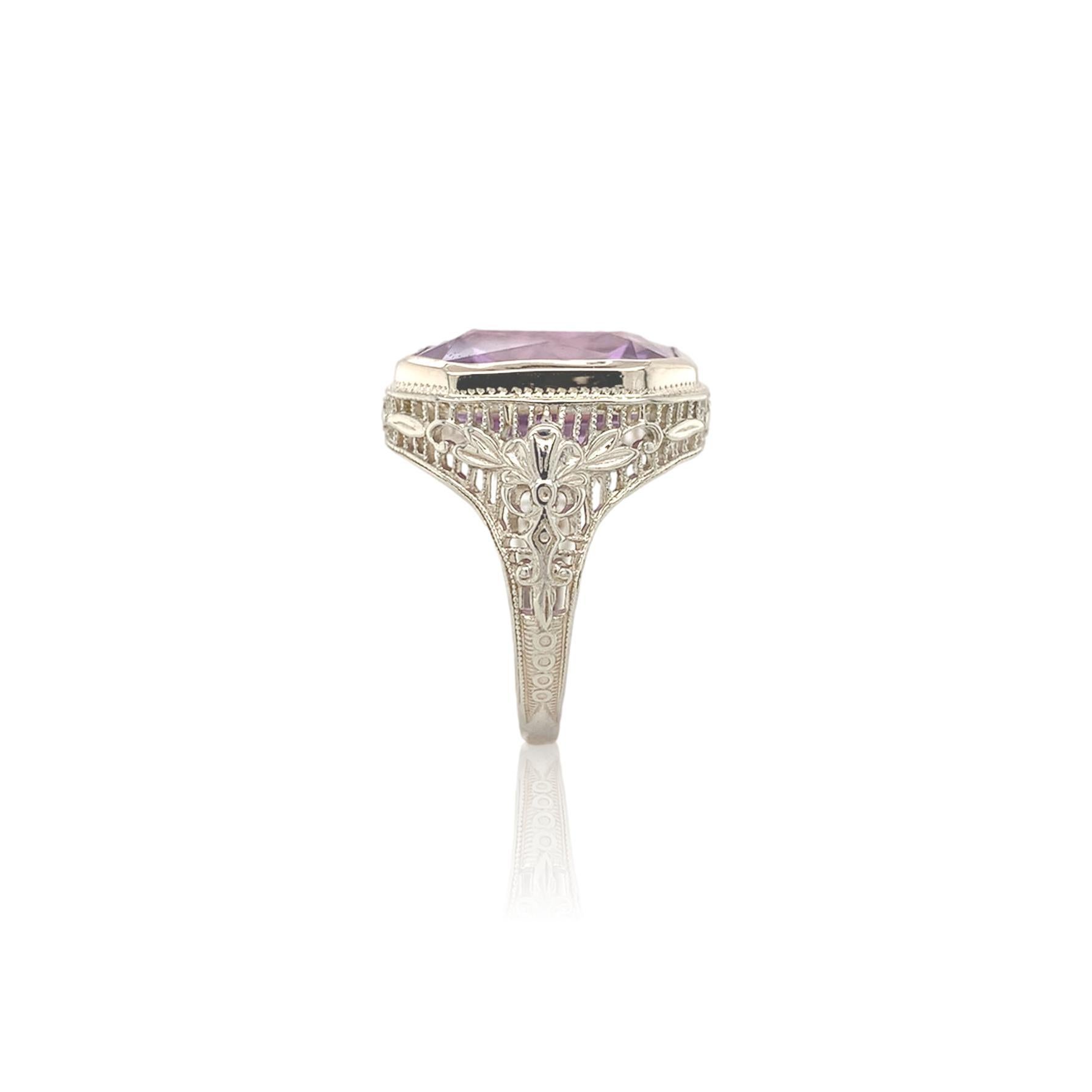 14K Filigree Art Deco Large 7.90 carat Amethyst Ring size 5.25 In Good Condition For Sale In Big Bend, WI
